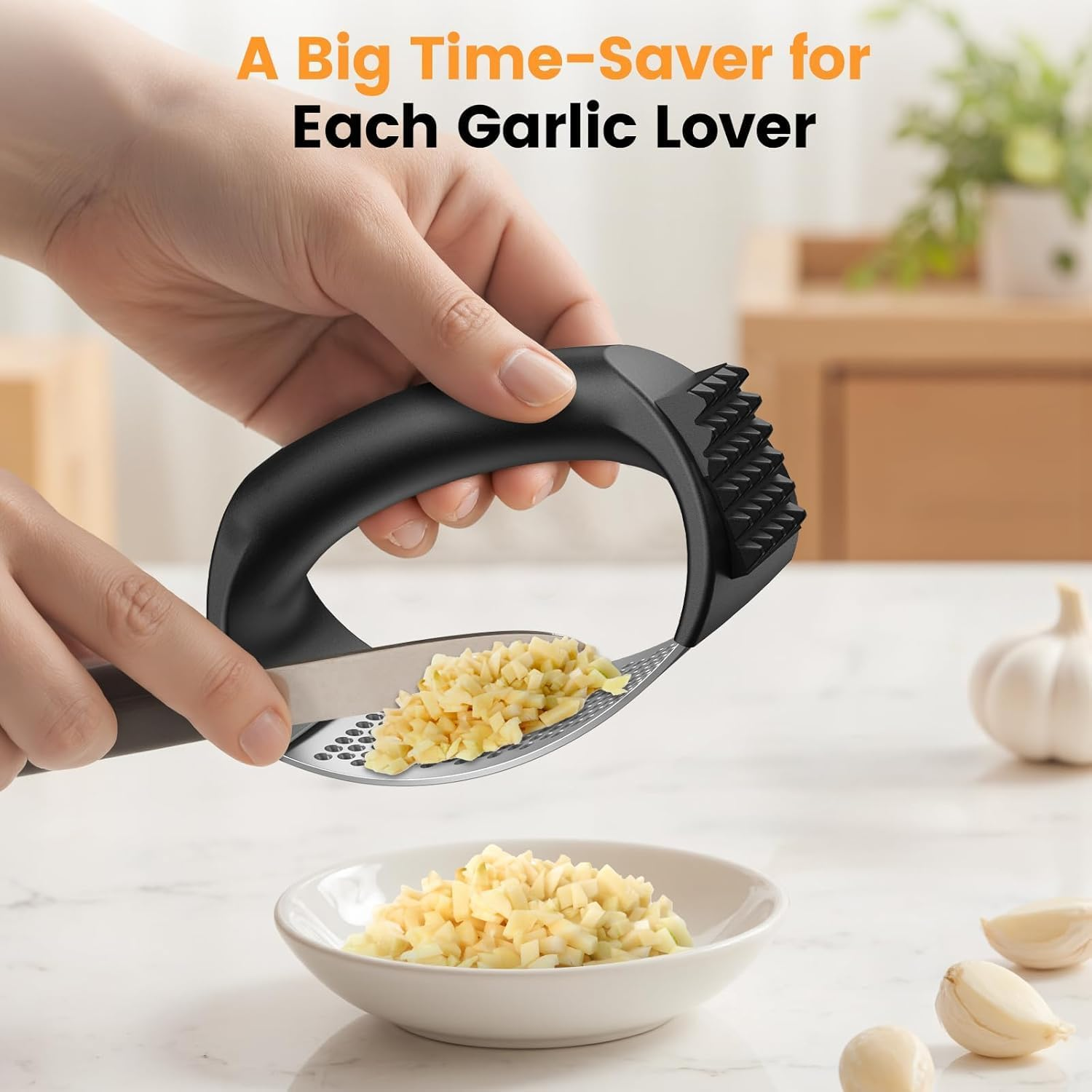 Garlic Press,Stainless Steel Garlic Press,Easy to Use and Clean,Ergonomic Handle,Easy Kitchen Gadget for Effortless Smashing,Kitchen Essentials,Home and Kitchen Utensils Accessories