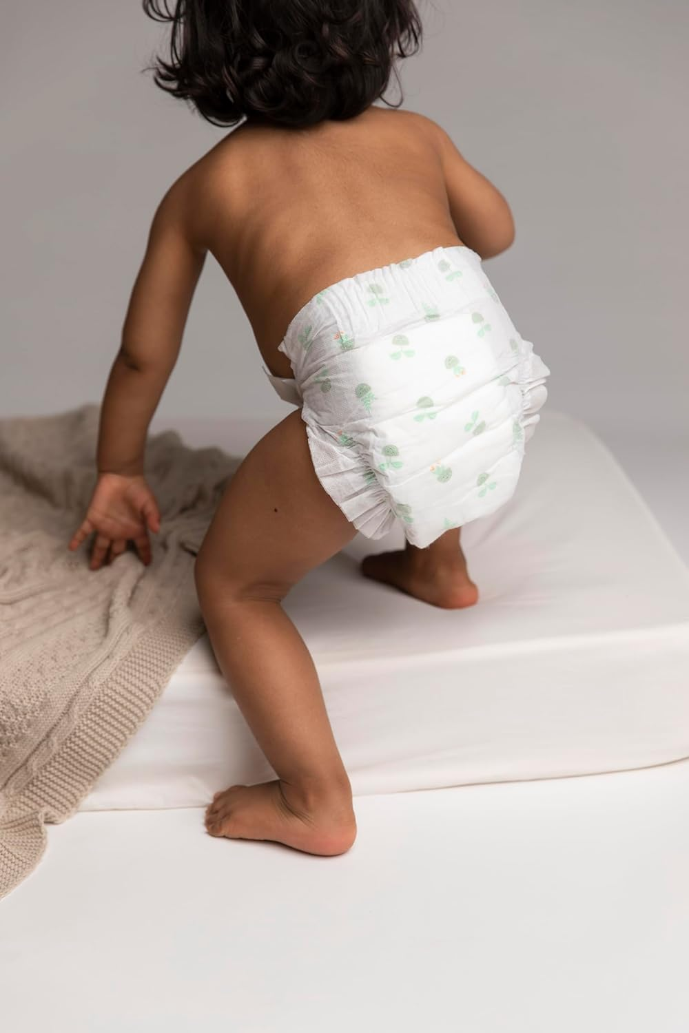 Tooshies Eco Nappies Size 5 Walker 13-18KG, 64 Count, White + Tooshies Aloe Vera & Chamomile Eco Wipes, Pack of 1120 (16X70 Packs) + Tooshies Biodegradable Nappy Bags 40Pk, Green