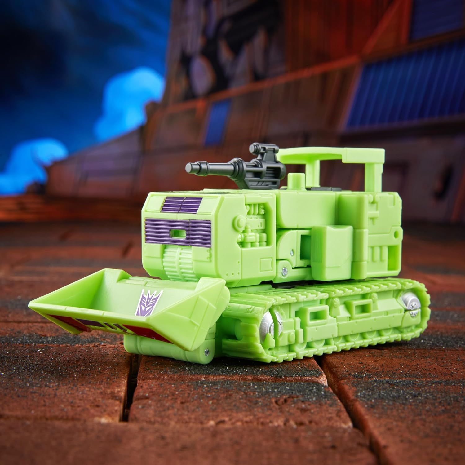 Transformers Toys Studio Series Deluxe Class Transformers: the Movie Bonecrusher, 4.5-Inch Converting Action Figure, Robot Toys, 8+ image number 4