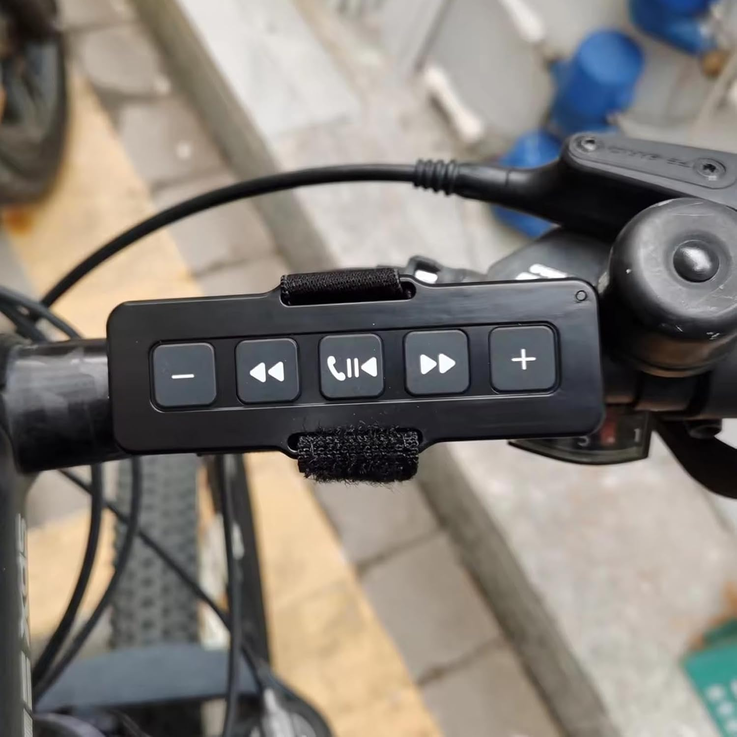 Bluetooth Media Button Remote, Wireless Music Controller for Car Bike Motorbike, for Outdoor Sports, Home Entertainment, Work image number 5