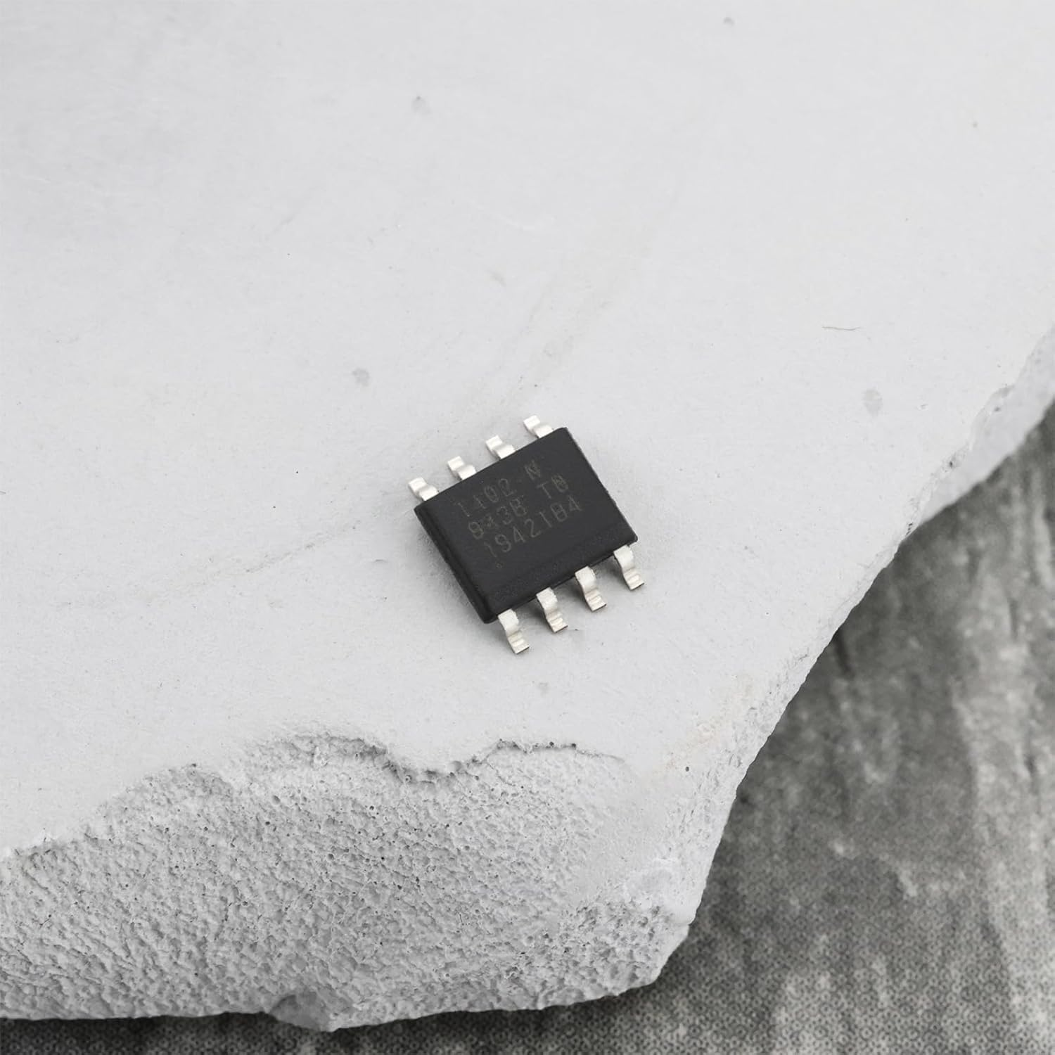 Emagtech 4Pcs ATTINY402-SSN AVR Microcontroller EEPROM 128B Static RAM 256B Flash 4Kb SO image number 1