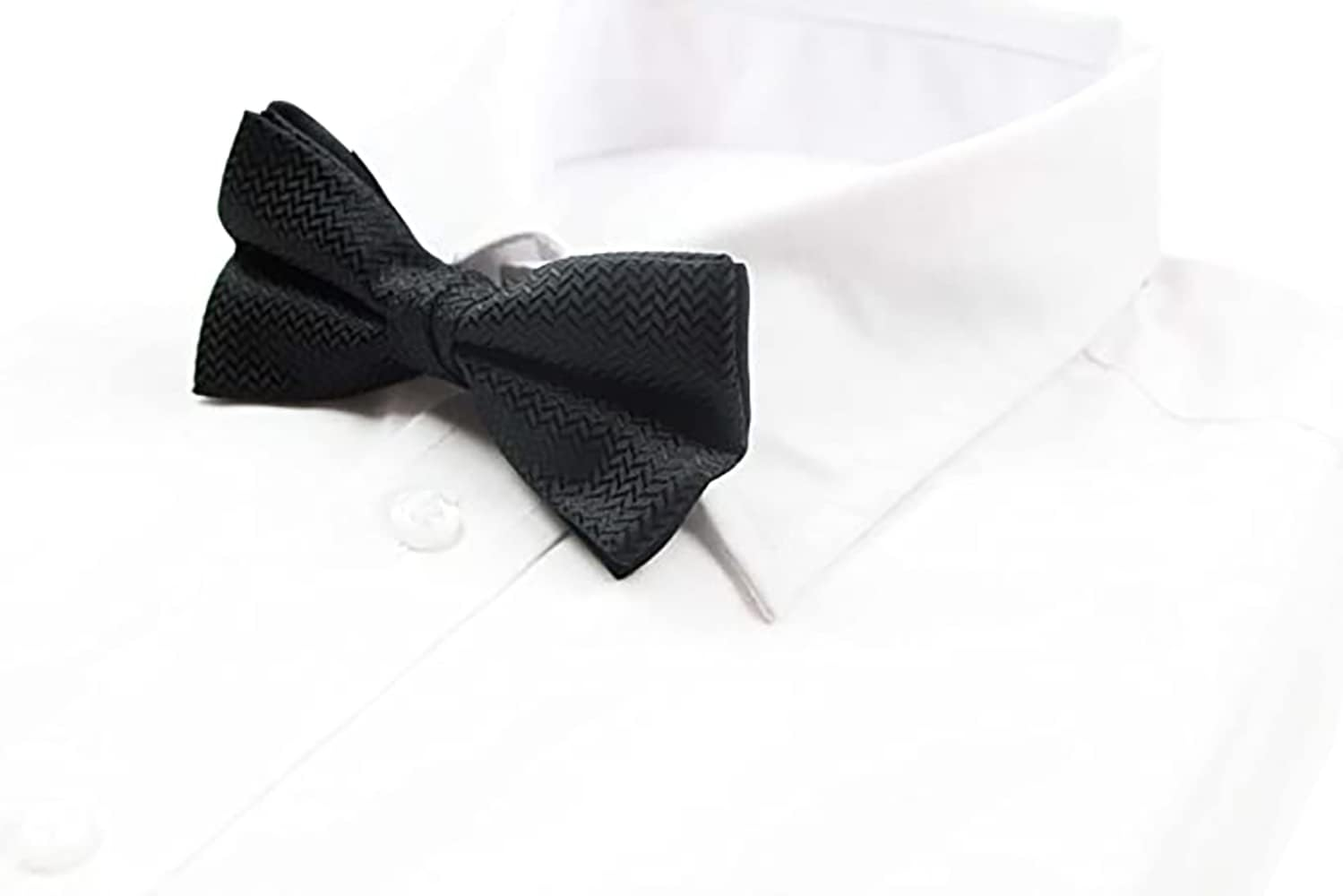 Mens Black Zig Zag Patterned Bow Tie image number 2