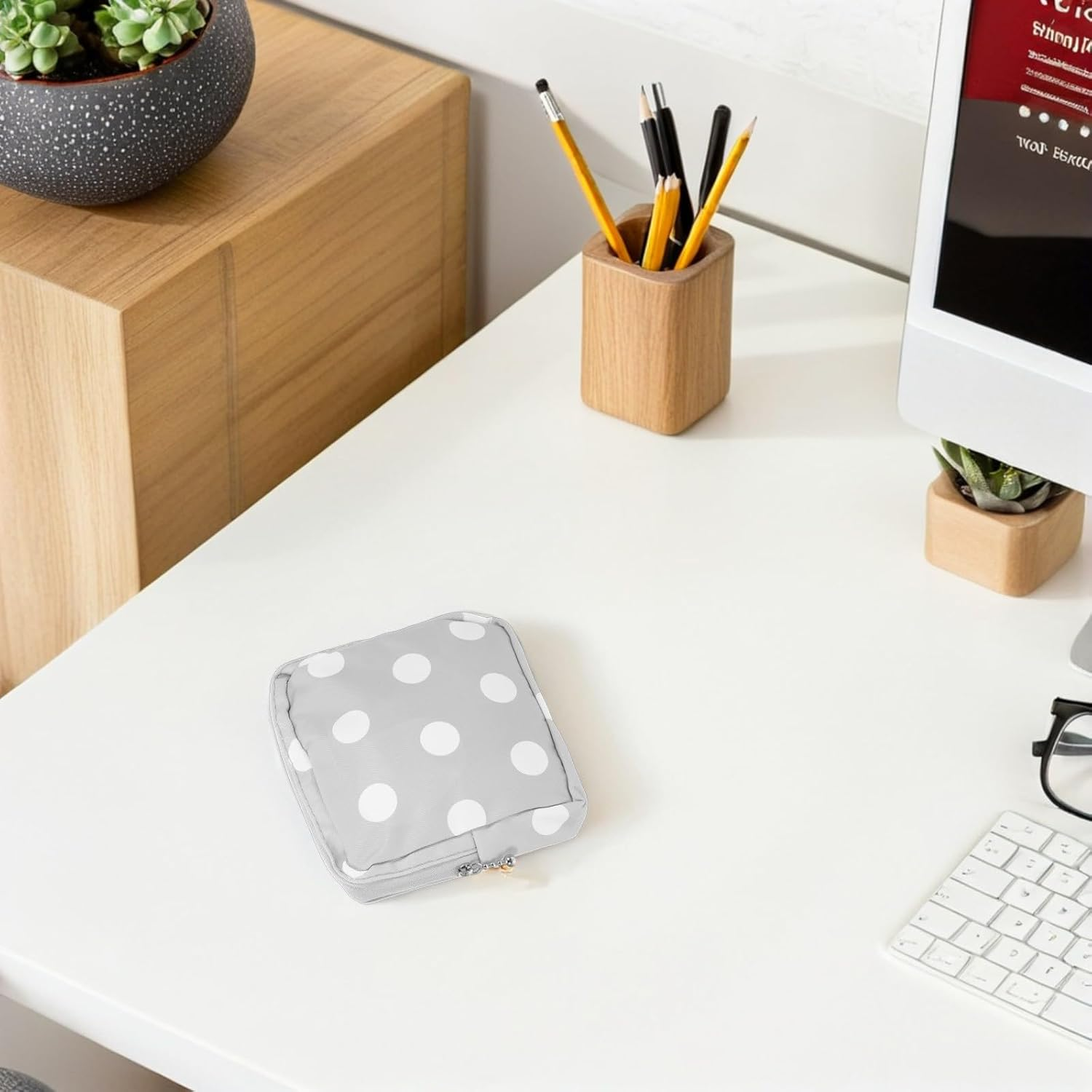 IMUSINICE 2Pcs Portable Oxford Cloth Menstrual Pad Bag with Zipper Sanitary Napkin Pouches for Teens Women Reusable Storage for Travel School Office Beach Use image number 5