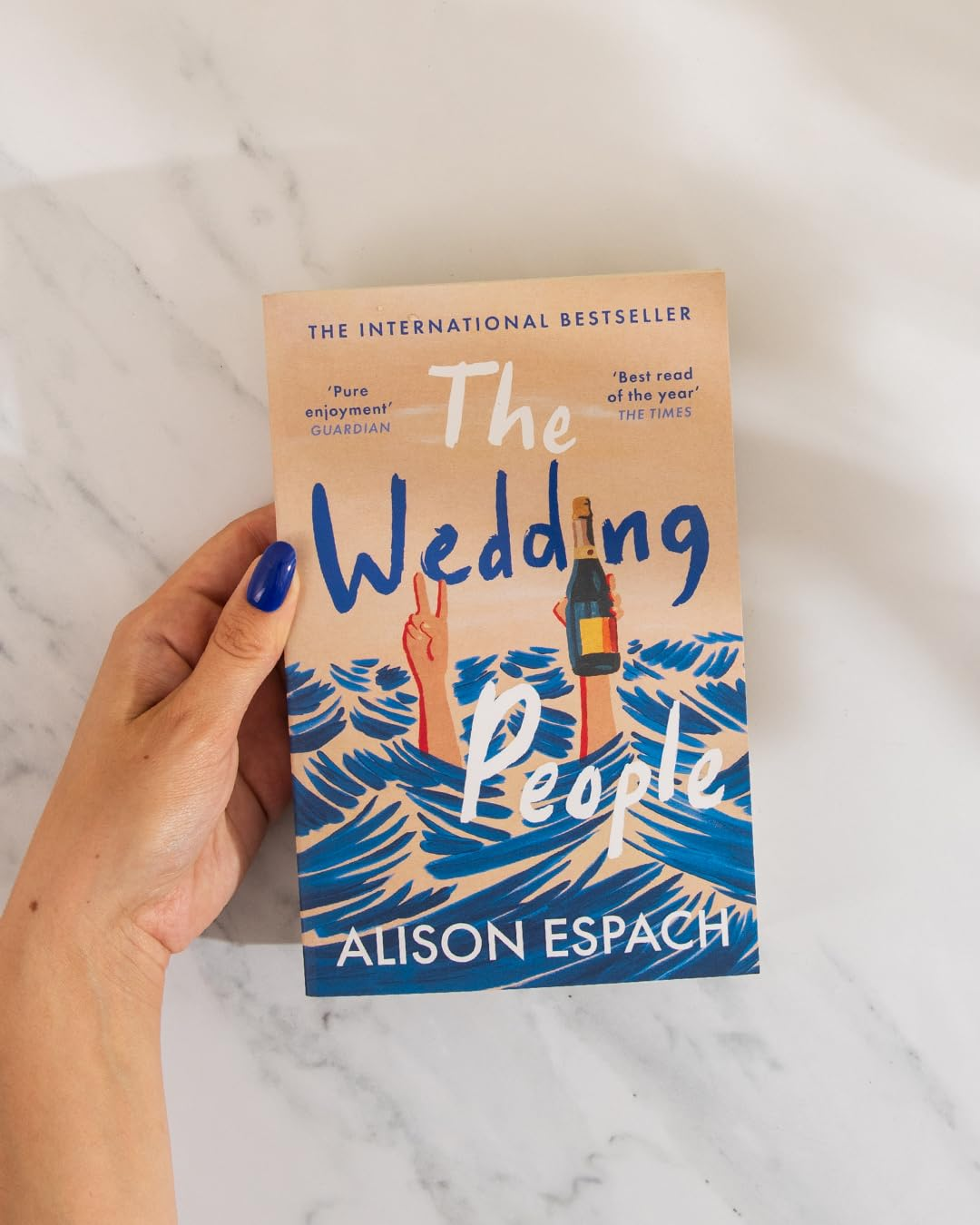 The Wedding People: the Hilarious and Moving Million-Copy Bestseller image number 2