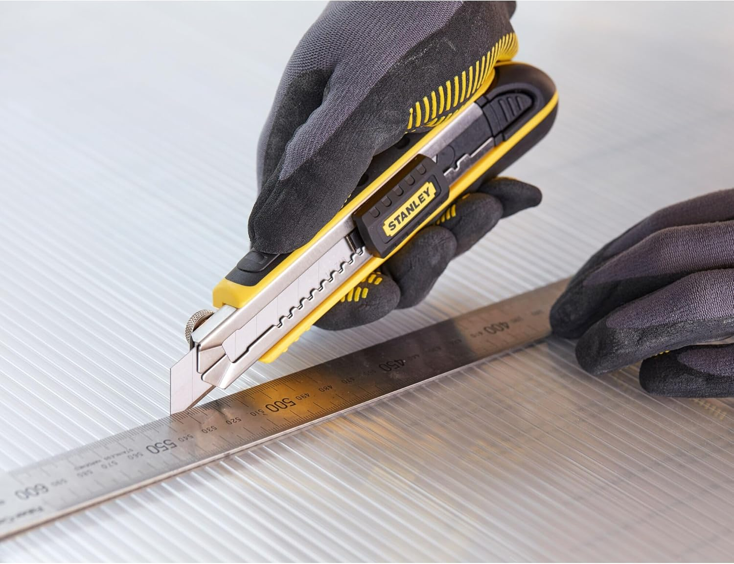 Stanley 0-10-481 Snap off Knife with Magazine, Silver/Yellow image number 3