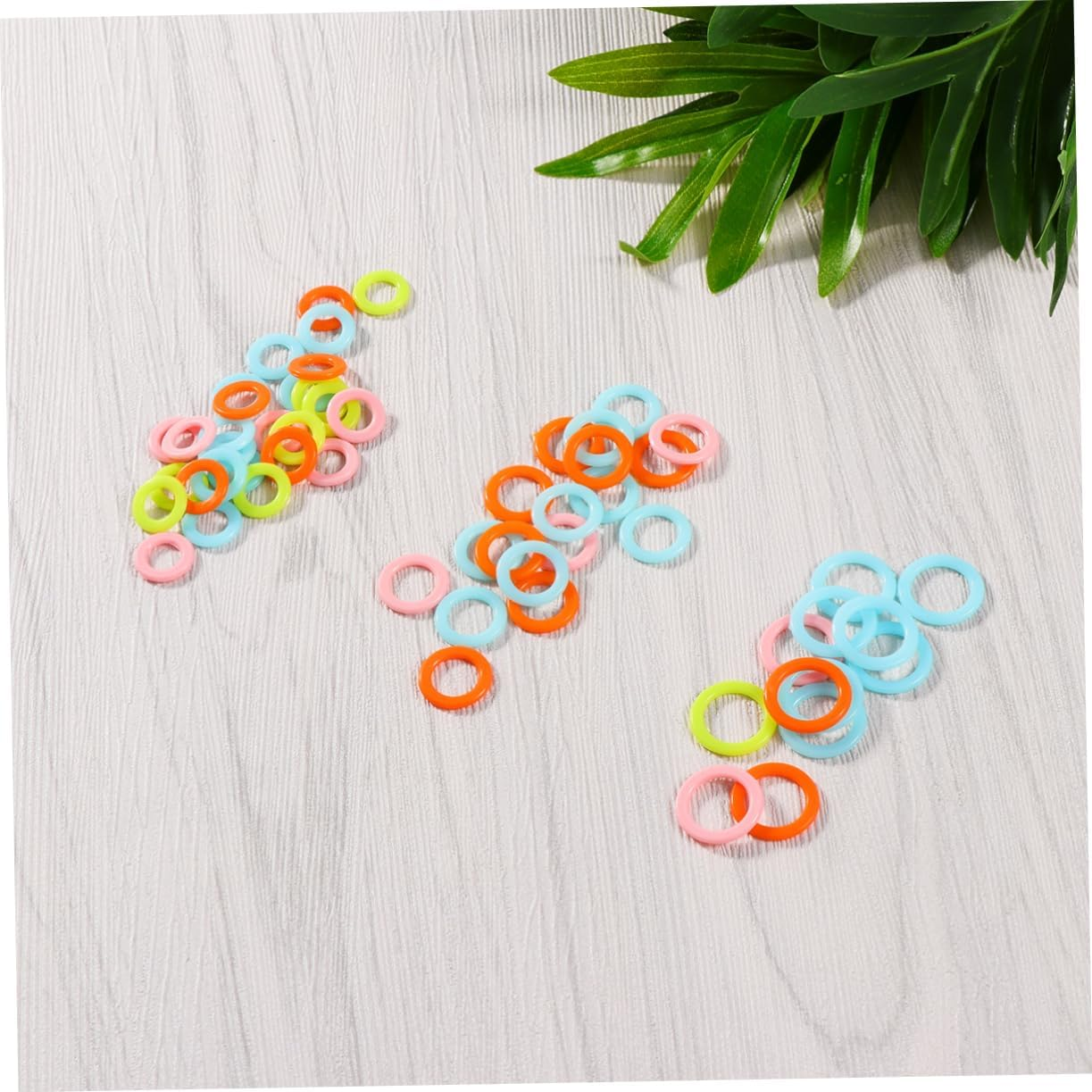 NUOBESTY 300Pcs Circle Knitting Stitch Markers Set Crochet Marker Ring Assorted Plastic Knitting Counters for Yarn Random image number 6