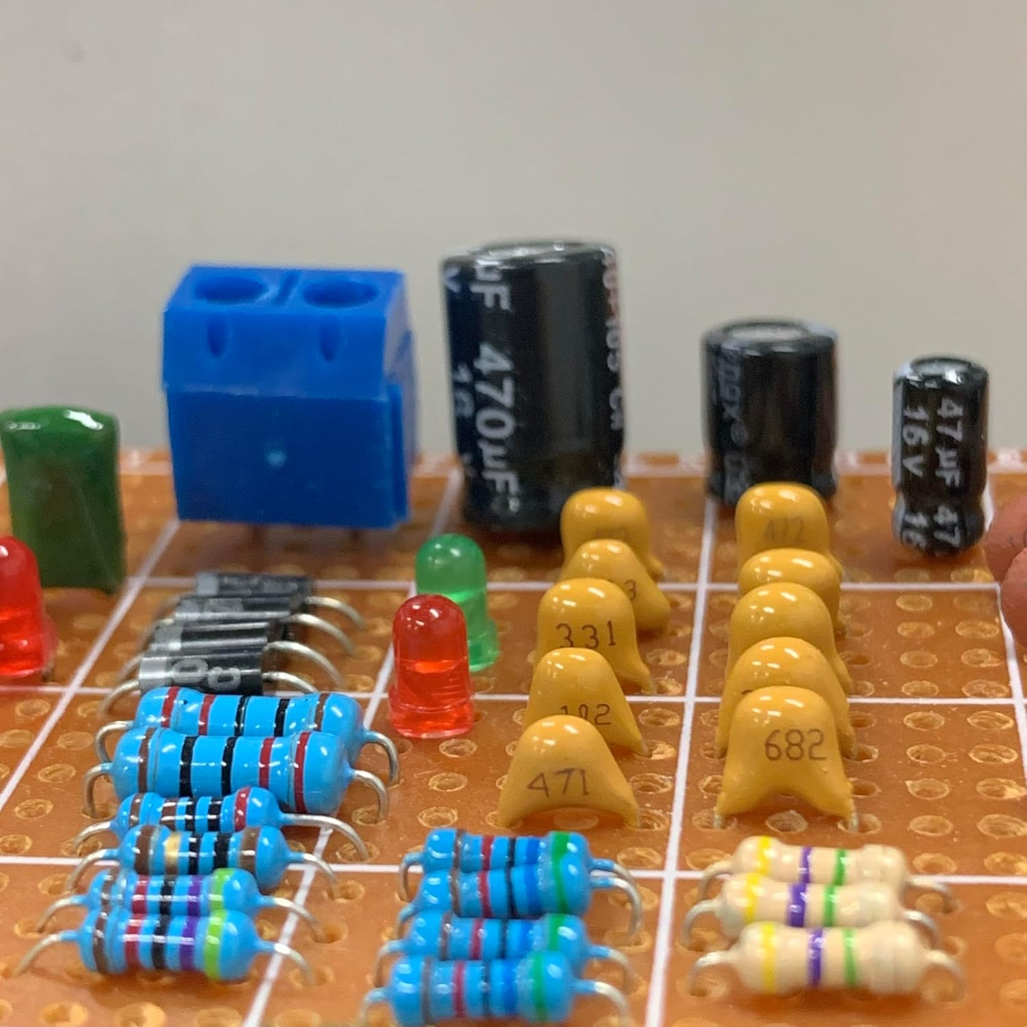 MOKMMKIT 32 Values 800 Pieces Ceramic Capacitor Assortment Kit Capacitors from 10Pf to 10Uf 50V Multilayer Monolithic Capacitor image number 2