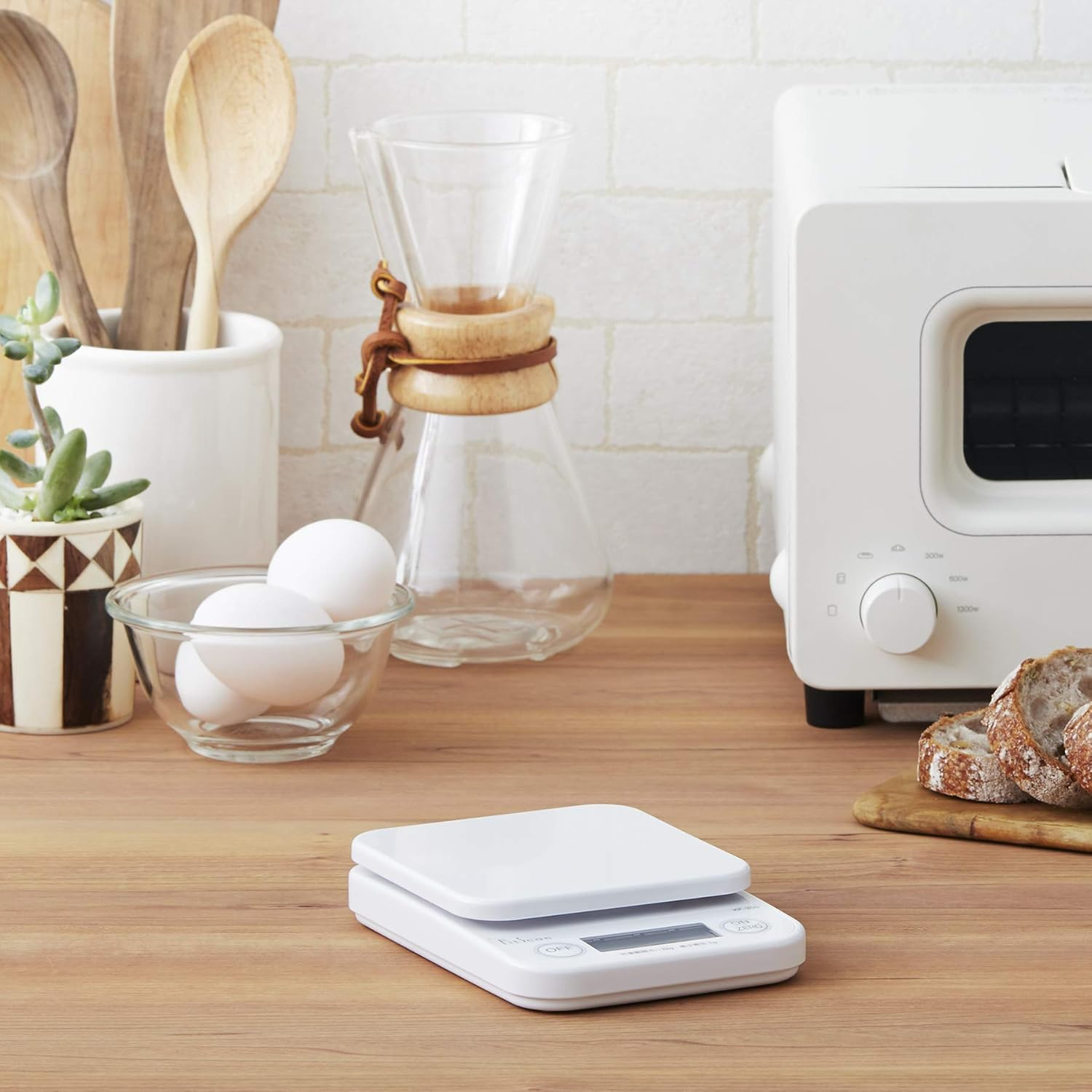 Tanita KF-200 WH Cooking Scale, 0.4 Oz (1 G) Unit, up to 4.4 Lbs (2 Kg), White, Kitchen Scale, Cooking, Digital image number 3