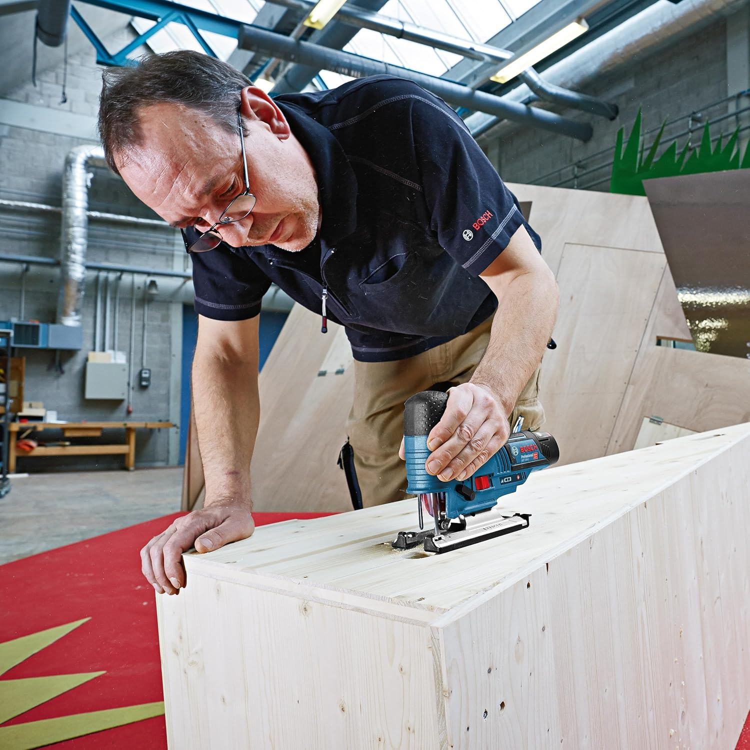 Bosch Professional 12V System GST 12V-70 Cordless Jigsaw (2 X Saw Blades, Glide Shoe, Anti-Splinter Guard, Cutting Depth in Wood: 70 Mm, excluding Batteries and Charger, in Carton) image number 1