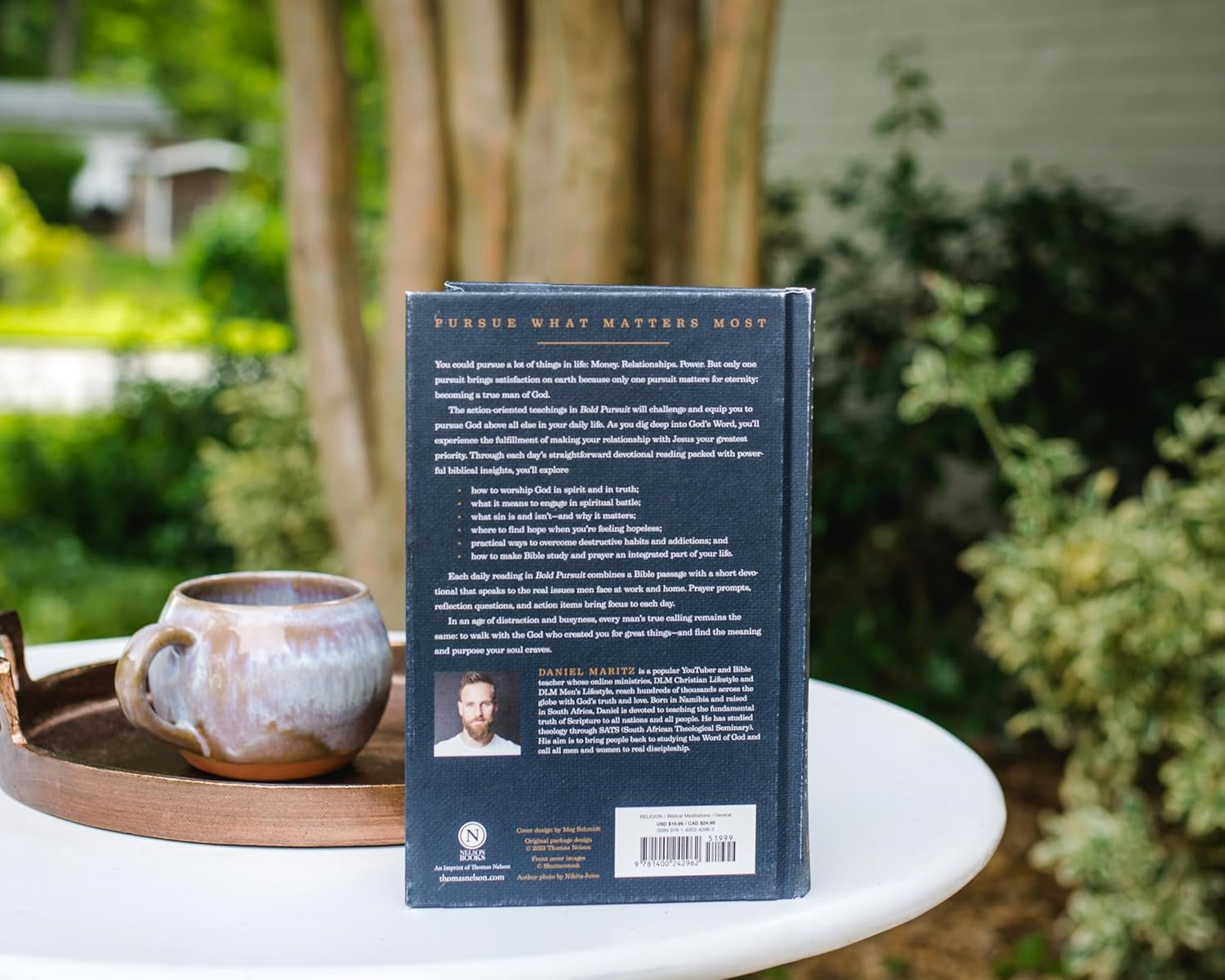 Bold Pursuit: a 90- Day Devotional for Men Seeking the Heart of God: a 90-Day Devotional for Men Seeking the Heart of God (90 Daily Devotions) image number 1