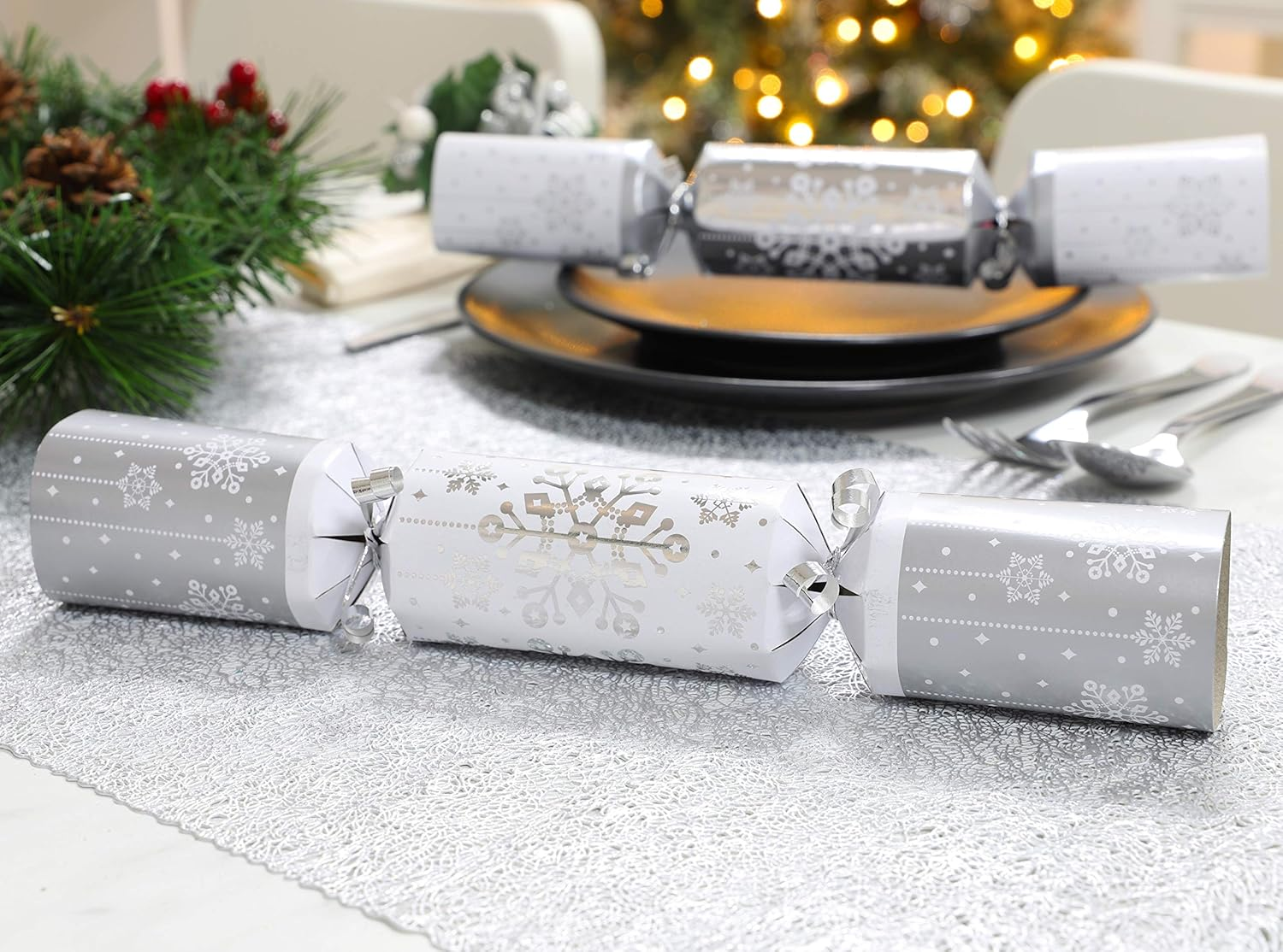 10 Deluxe Silver and White Christmas Crackers image number 6