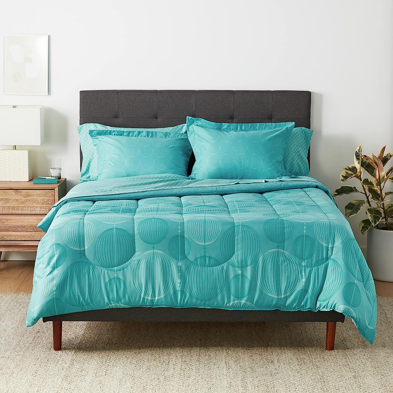 Amazon Basics Lightweight Microfiber Bed-In-A-Bag Comforter 7-Piece Bedding Set, Full/Queen, Industrial Teal, Geometric