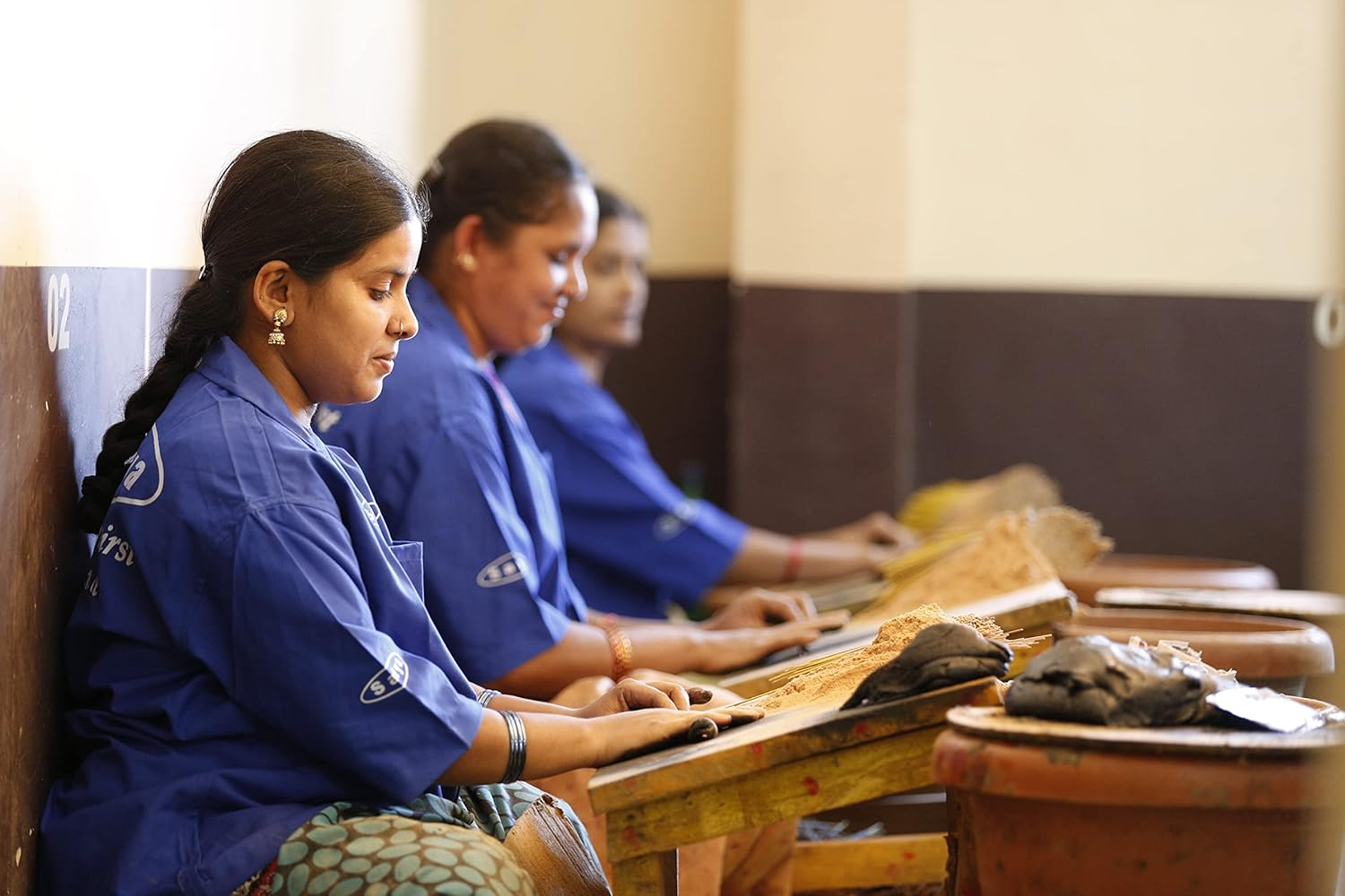 EARTH Satya Super Hit Incense Sticks Set of 7- Super Hit, Omkar, Purple Beauty, Yoga Ritual, Tobak, Sacred Sutra, Tuskann Leather 15 GMS (Green Certified), Hand Rolled Incense Sticks