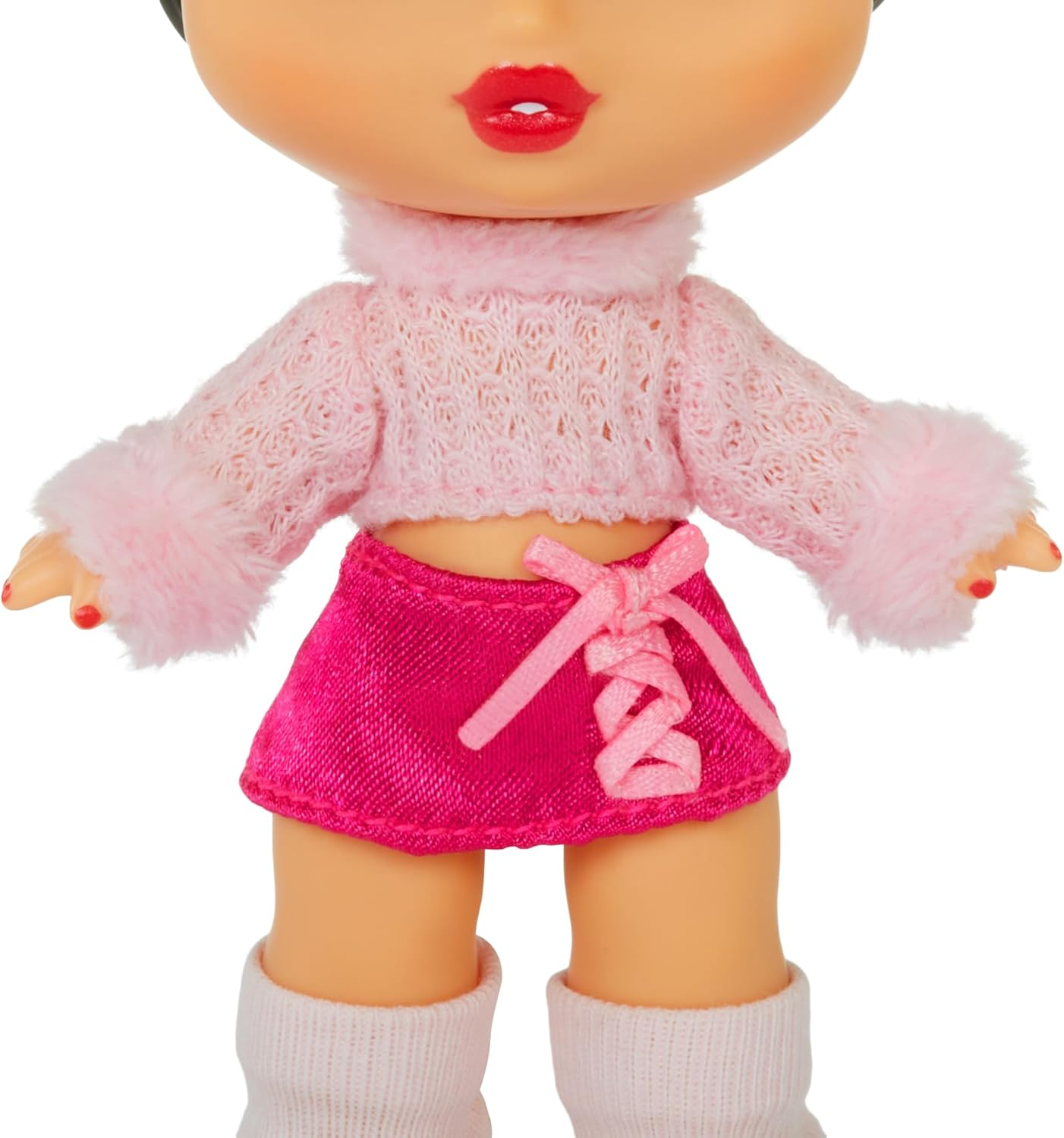 Bratz Babyz Runwayz Doll - Jade - 1 Collectible Fashion Doll with Stylish Outfit, Cute Baby Doll with a Necklace That Doubles as a Keychain - Kids Toy - Great for Ages 6 and Older image number 6