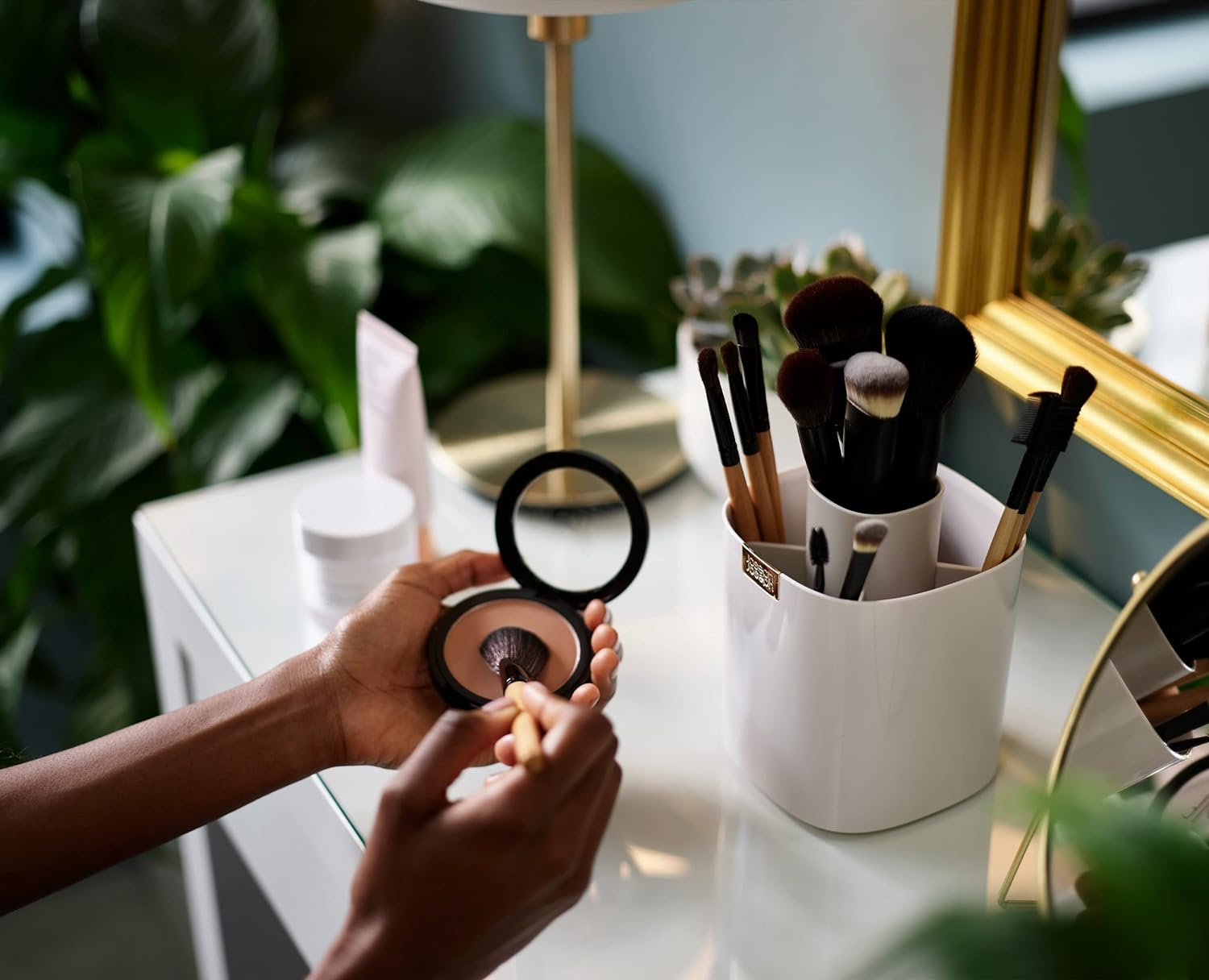 Joseph Joseph Viva - Tiered Makeup Brush Pot Organiser with Dividers for Brushes, Eyeliners, Lip Pencils, Mascara Storage image number 2