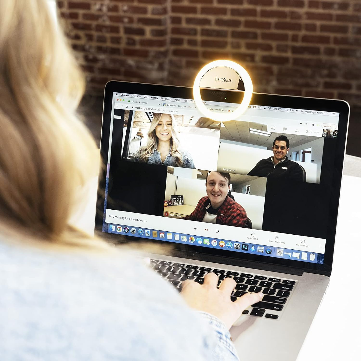 Case-Mate Lumee Studio Clip Light - LED Ring Light for Laptops, Monitors, Smartphones, Tablets - Portable and Rechargeable - Gold - Black image number 4