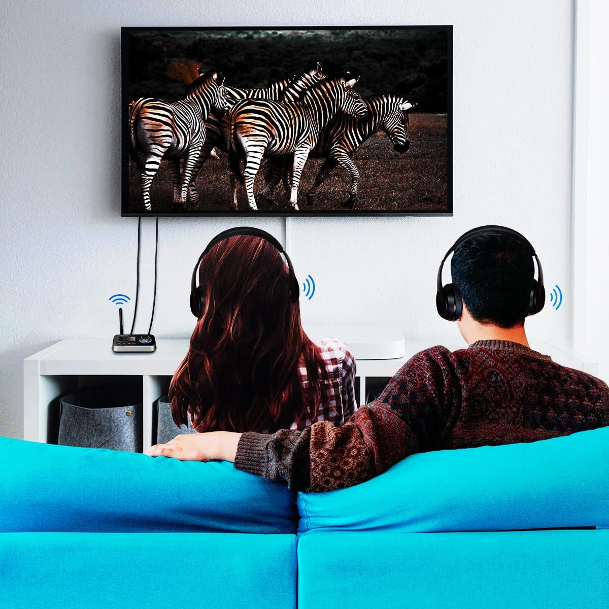 Logilink BT0062 - Bluetooth 5.0 Audio Transmitter and Receiver (Transmitter and Receiver) to Equip Non-Bluetooth Devices with Bluetooth, Pair 2 Headphones Simultaneously, Black image number 5