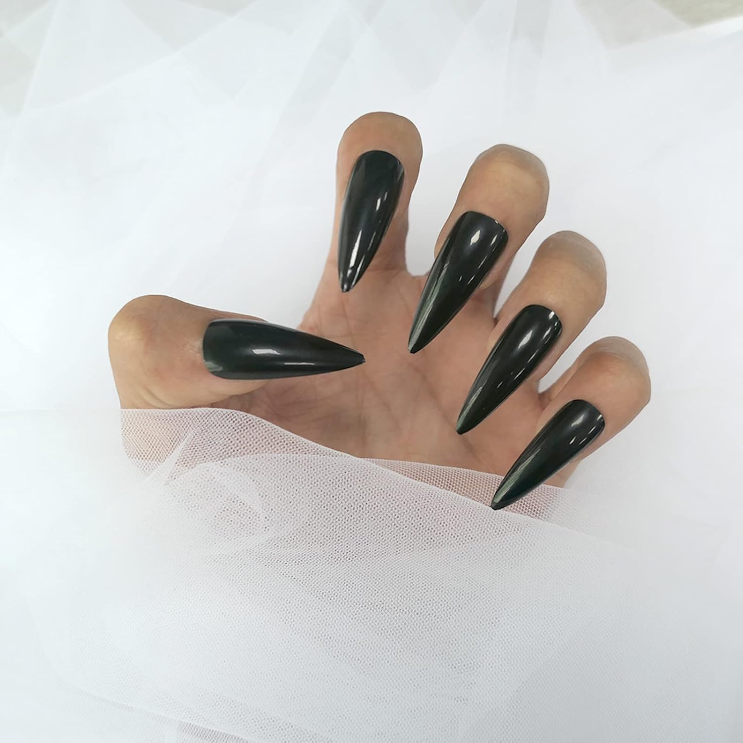 Lifextol Glossy Fake Nail 100Pc Full Cover Acrylic Black Long Stiletto Press on Nails Art Tips False Nail for Beginner Women and Girls Manicure(Black)