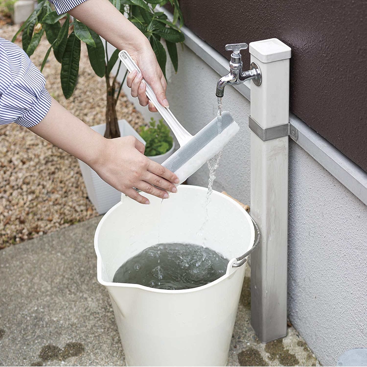 N20 Etiquette Brush De Screen Door Cleaning + (Plus) [Japanese Seal Direct Sale] (Trademark) Etiquette Brush, Screen Door Wiper, Screen Door Cleaner, Cleaning Wiper, Screen Door Cleaning, Brush, Cleaning Goods, Cleaning Supplies, Compact, Easy for Residential Use, Screen Door Cleaning Supplies, Gap Cleaning Brush, Hard to See Care image number 4