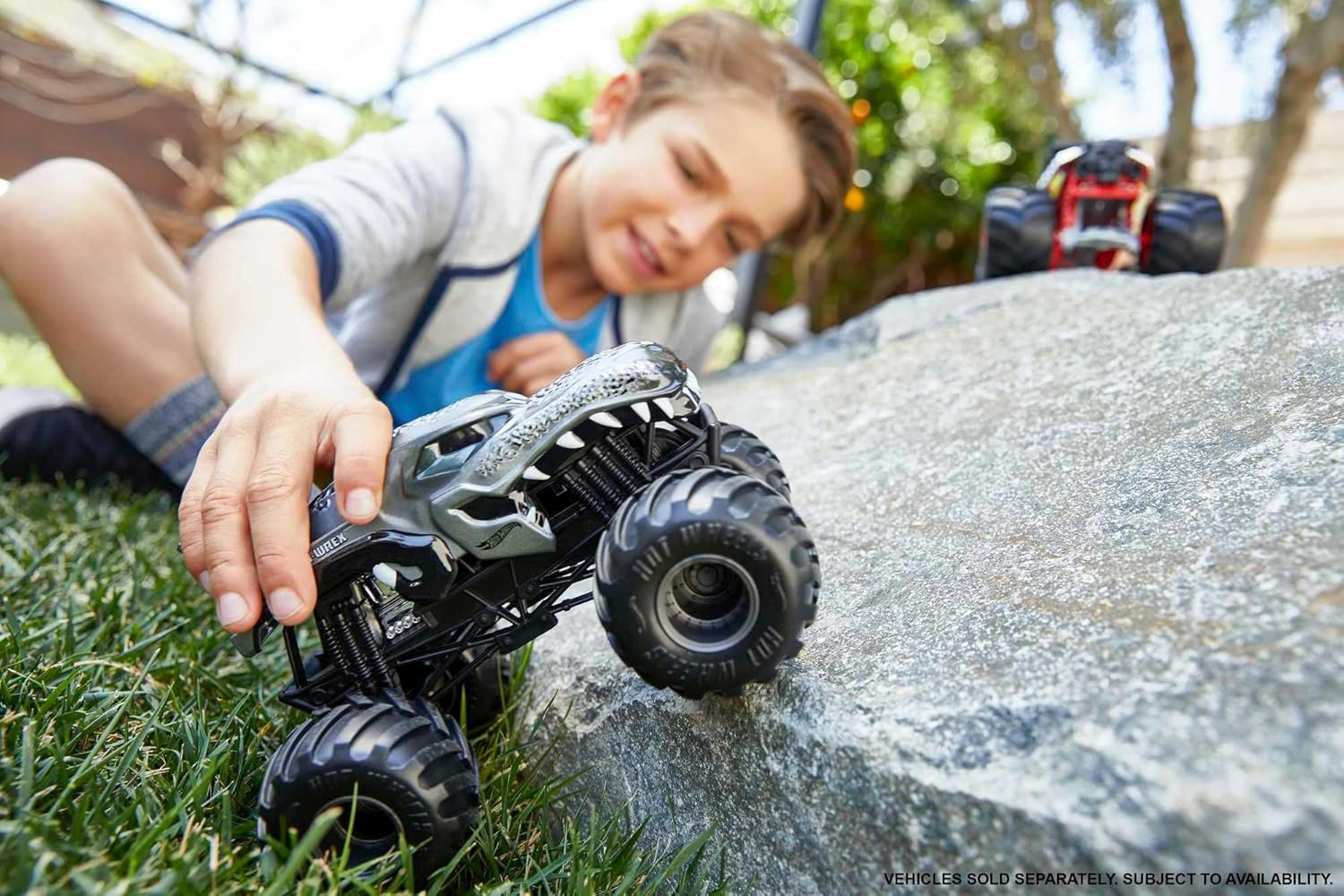 Hot Wheels Monster Trucks, Oversized Monster Truck, 1:24 Scale Die-Cast Toy Truck with Giant Wheels and Cool Designs