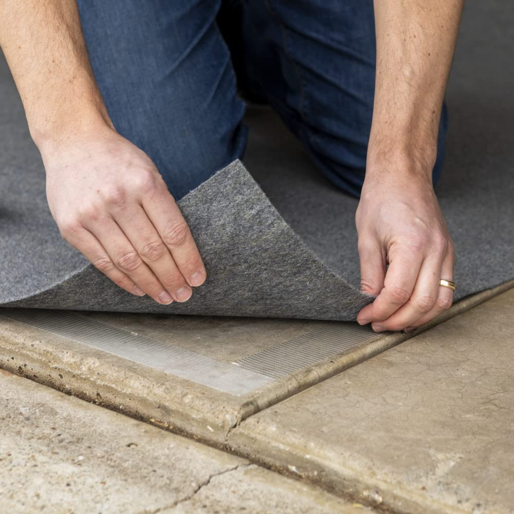 Duck Brand 392907 Indoor/Outdoor Carpet Tape, 1.41-Inch X 42 Feet, Single Roll image number 1