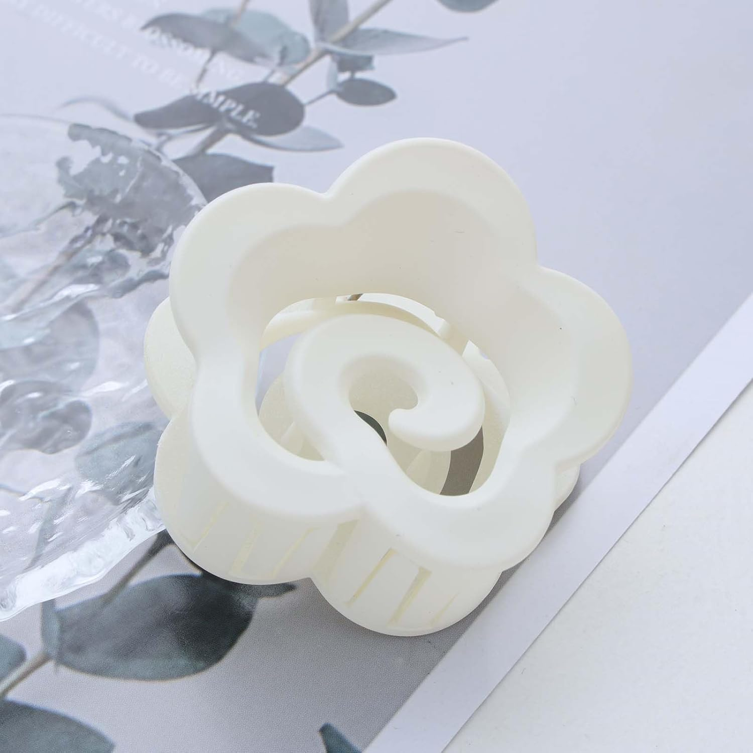 Inateannal Flower Claw Hair Clips Matte Flower Hair Clips White Medium Hair Clip Plastic Thick Hair Non-Slip Strong Hold Claw Camellia Hair Accessories image number 4