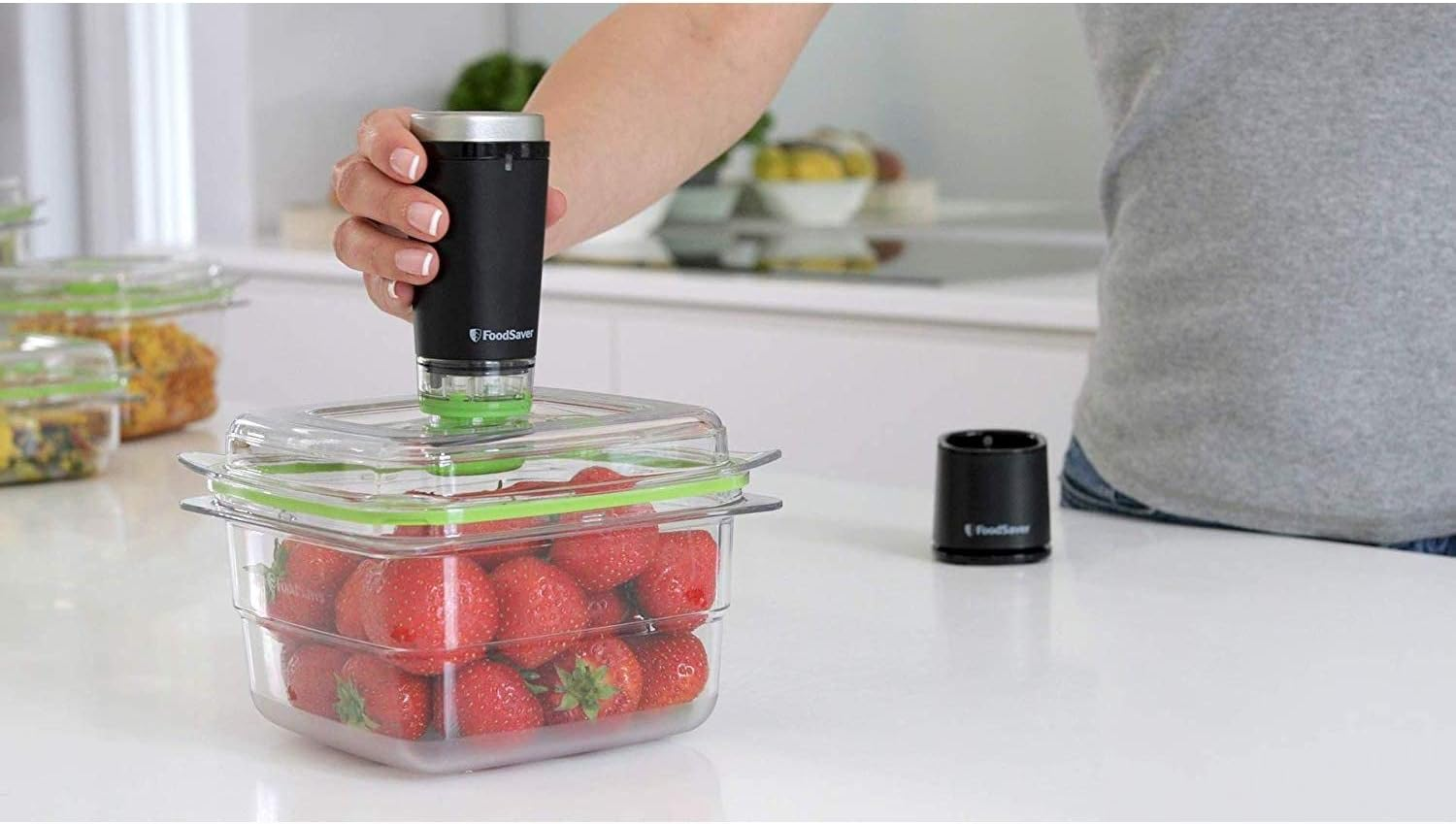 Foodsaver Wireless Handheld Vacuum Sealer for Sealing Food with Charging Station | Mini Vacuum Sealer with 1 Container for Canning and Marinating and 5 Fresh-Keeping Vacuum Bags [VS1199X] image number 3