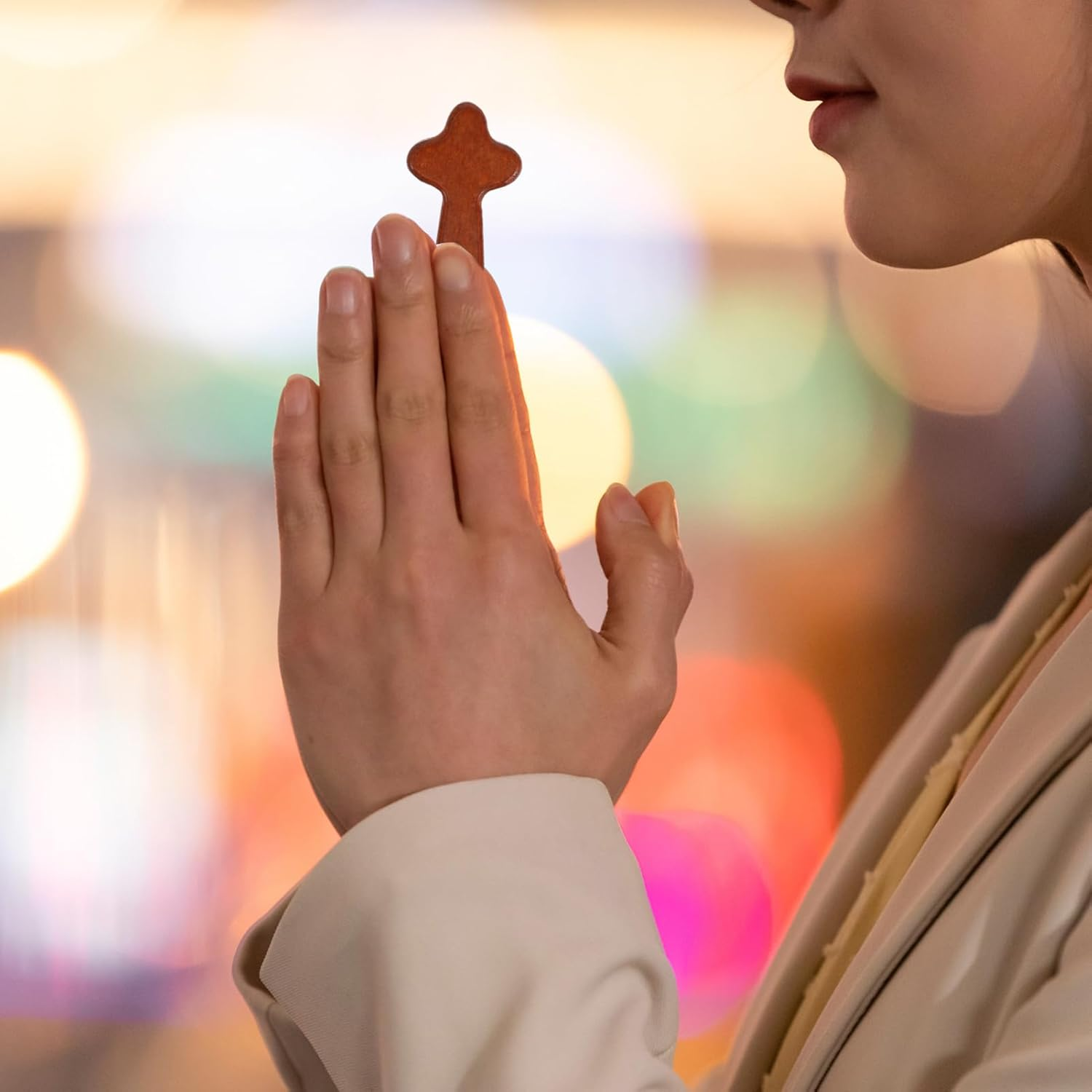 TOGEVAL 3Pcs Small Wooden Prayer Cross Handheld Palm Cross for Comfort Peace Portable Religious Baptism First Communion Confirmation Made of Pine Wood image number 3