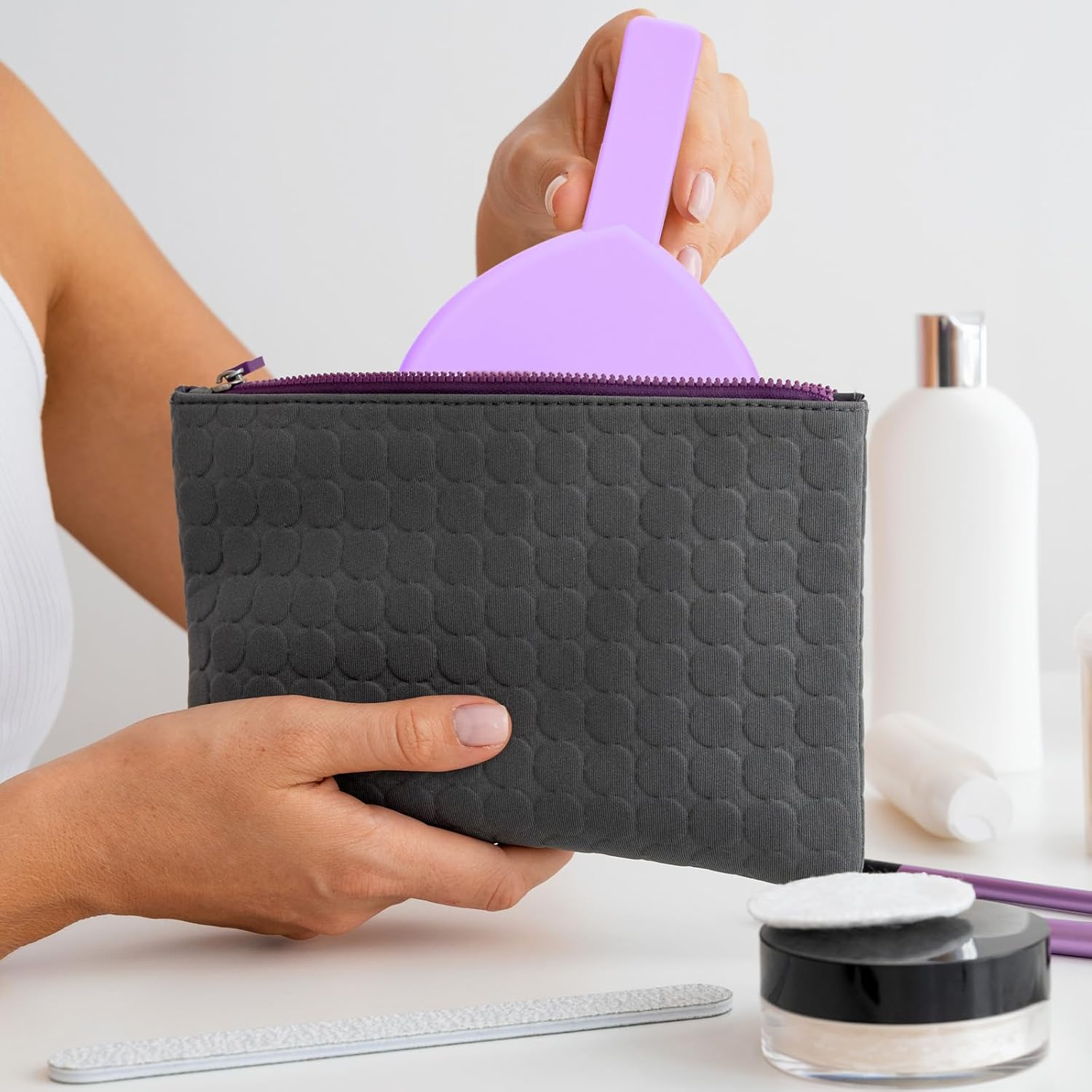 Sorcristy 2PCS Hand Mirror for Women，Heart Shaped Handheld Mirror Mini Cosmetic Mirrors with Handle Travel Makeup Decorative Hand Held Mirrors for Women Valentine&lsquo;S Day (Pink, Purple) image number 3