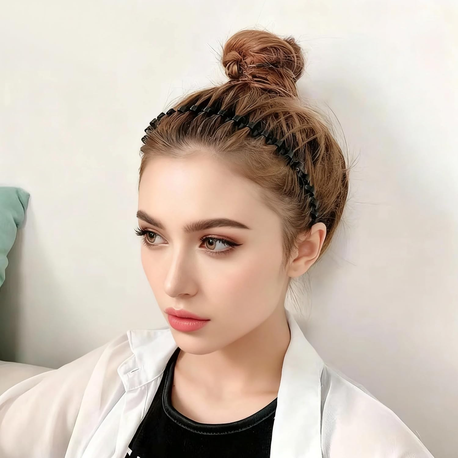 3 Broken Hair Combs and 1 Wavy Headband, Fixed Invisible Combs for Bangs, Flexible and Stretchy Hair Accessory Set, Suitable for Washing, Make-Up and Going Out. image number 5