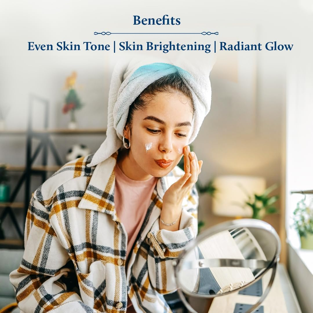 Blue Nectar Vitamin C Face Moisturizer for Oily & Acne Prone Skin with Grapeseed | Oil-Free | Lightweight Cream for Women (19 Herbs, 50G) image number 4