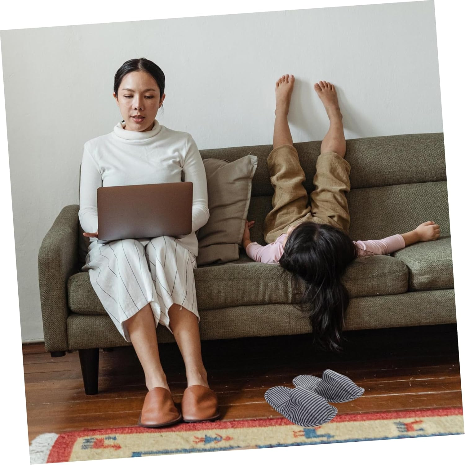 Portable Travel Slippers Compact Folding Slippers for Women Soft Cotton Indoor Home Bag