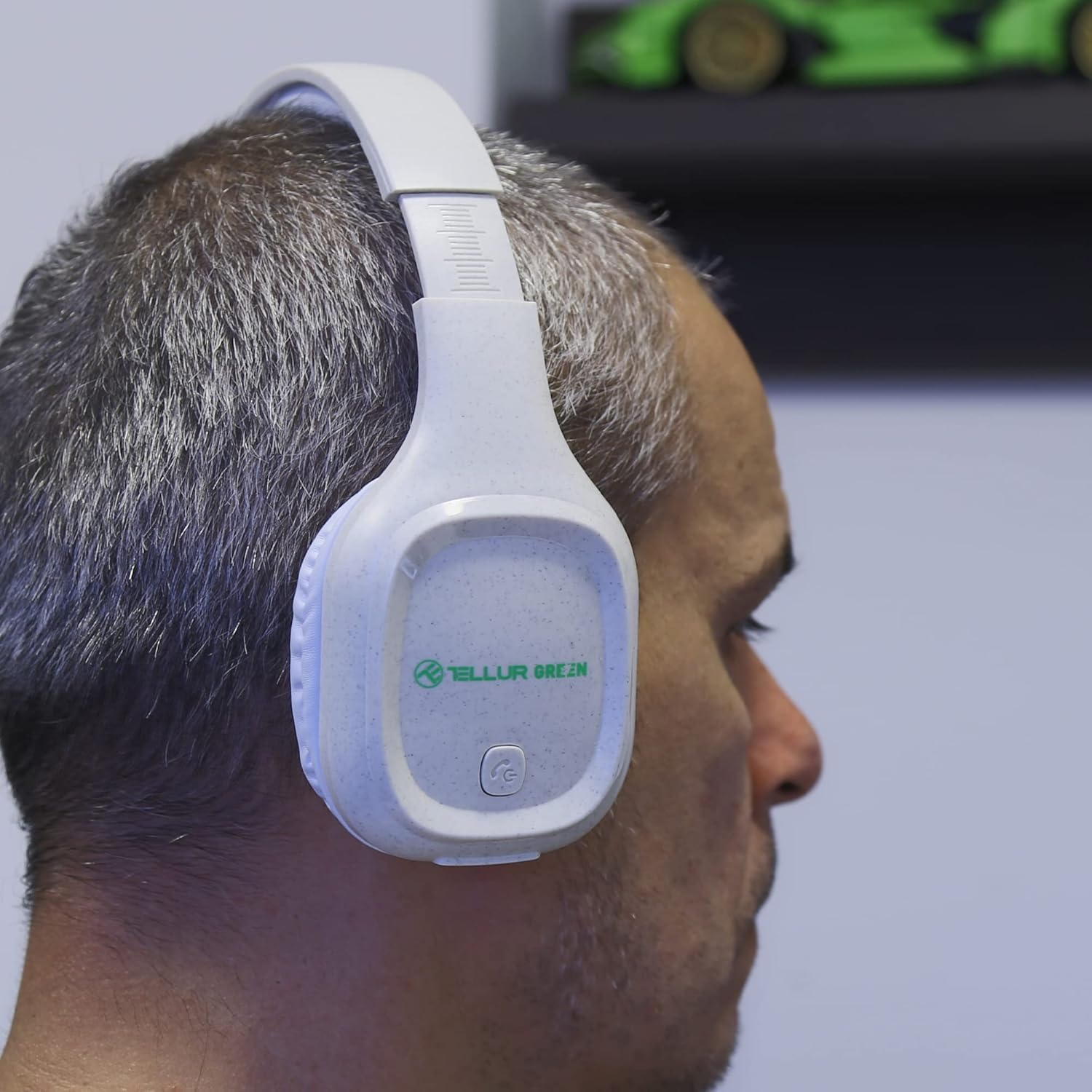 TELLUR Pulse Bluetooth over Ear Headphones, BT5.0, Built-In Microphone for Hands-Free Calls, HD Hi-Fi Sound, 40 Mm Driver with Bass Reinforcement, Lightweight Design and Soft Ear Pads (Beige) image number 3