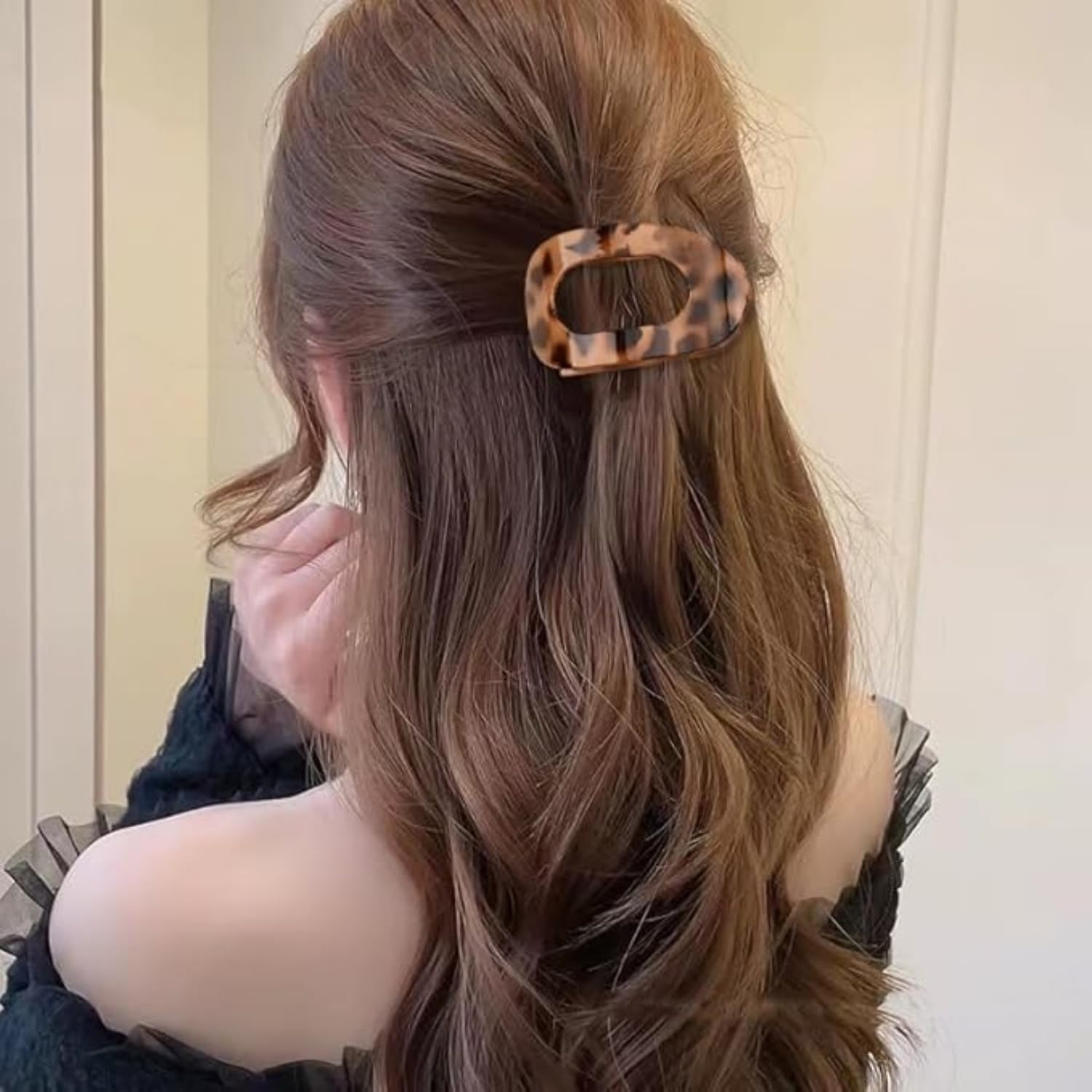 4-Piece Leopard Print Flat Clip, Suitable for Women of All Hair Sizes - Women'S Flat Hair Clip, Comfortable Curved Flat Hair Clip, Safe to Hold Hair, Can Be Worn in Various Occasions, Luxurious Daily Styling Accessory Gift Set (Red, Green, Gray, Beige) image number 4