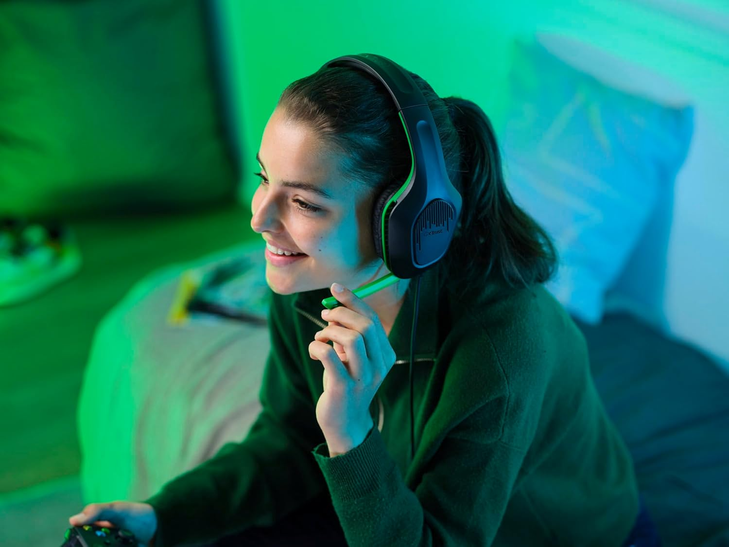 Trust Gaming GXT 415PS Zirox Lightweight Gaming Headset for Xbox Series X/S with 50 Mm Driver, 1.2 M Cable, 3.5 Mm Audio Port, Over-Ear Headphones with Cable - Black/Green image number 2