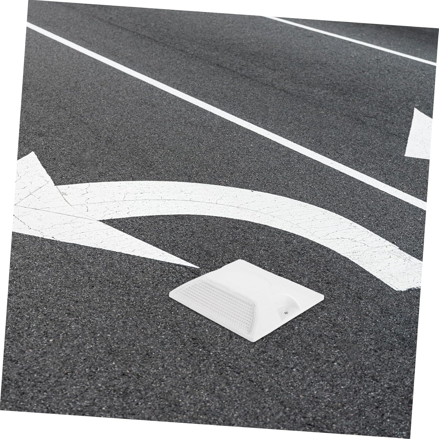 Mikinona 4Pcs Reflective Delineator Plastic Road Markers for Driveway Safety Street Reflectors Driveway Easy to Install Pavement Markers Reflectors for Enhanced Visibility image number 3