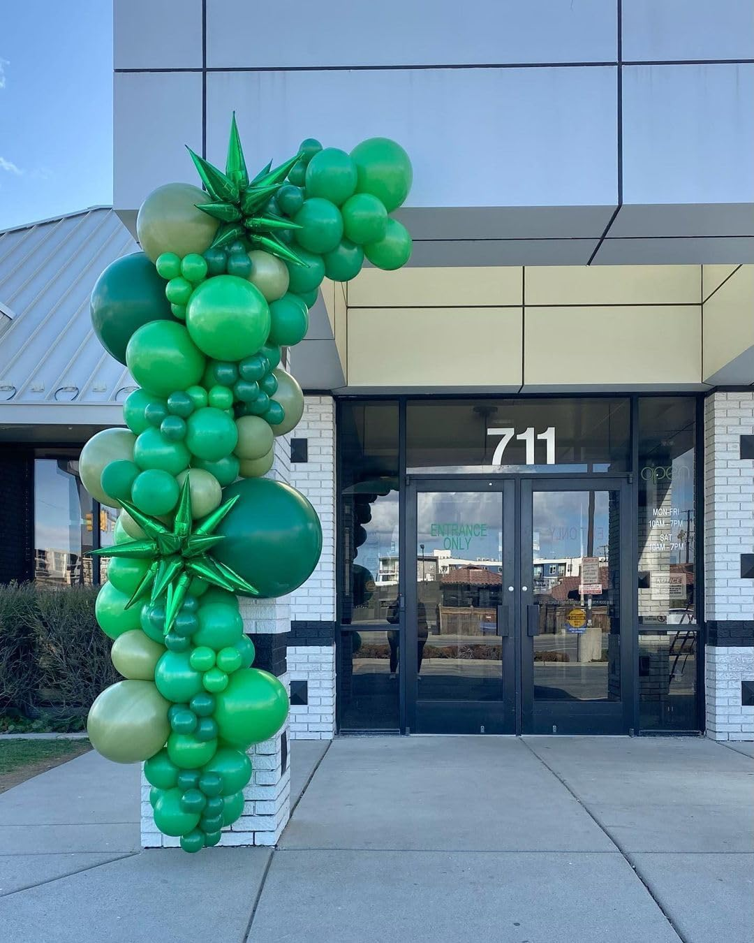 Lumjoy Large Balloons 6Pack 36 Inch Giant Green Latex Balloons with 5M Silver Ribbon, Jumbo Party Balloons for Jungle Theme Birthday Decor, Photo Backdrop & Festival image number 7