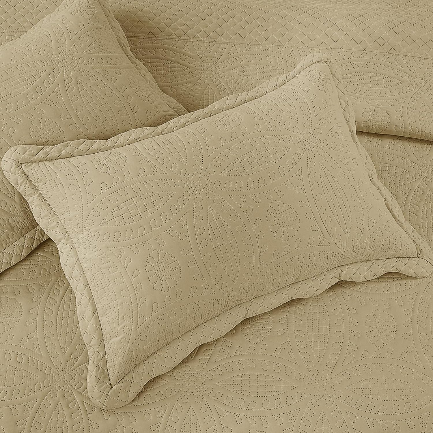 HOMBYS Oversized King Bedspreads 122X138, 3 Pieces Alaskan King Quilt Set, Lightweight, Soft & Extra Oversized Coverlet Bedding Set for All Seasons image number 4