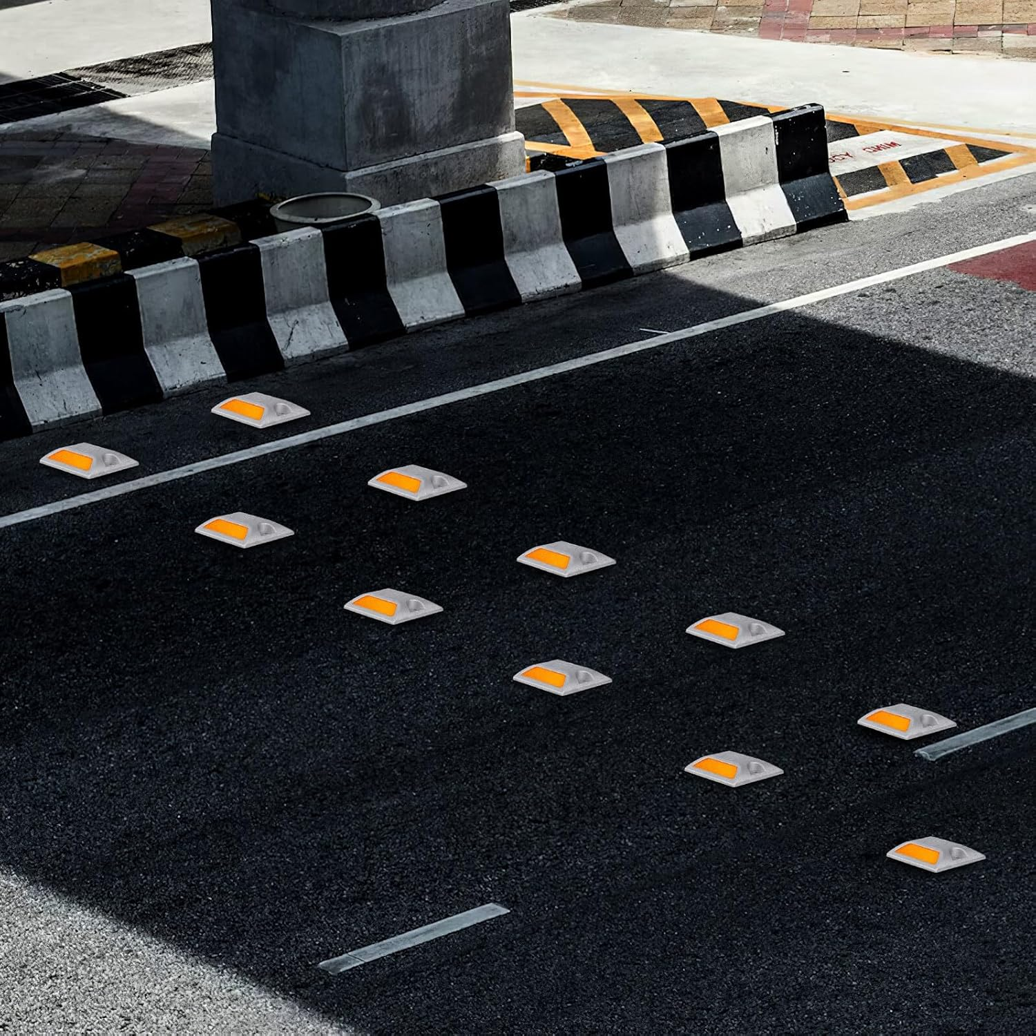 2Pcs Reflective Road Pavement Marker Driveway Marker Reflectors Road Studs Reflective Aluminum Track Nails for Driveway Emergency Roadside Reflectors