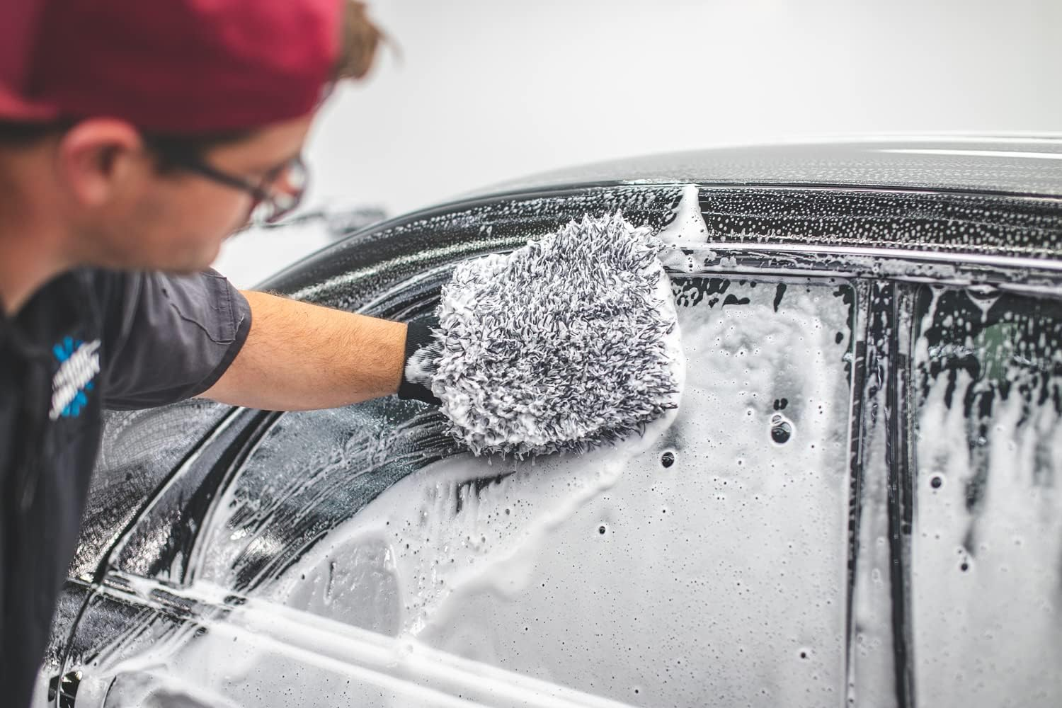 The Rag Company - the Cyclone Ultra Wash Mitt 8In X 9In and Cyclone Ultra Wash Pad 10In X 10In - 70/30 Blend Korean Microfiber, Foam Padding, Scratch-Free, Lint-Free, Black (2-Pack) image number 6