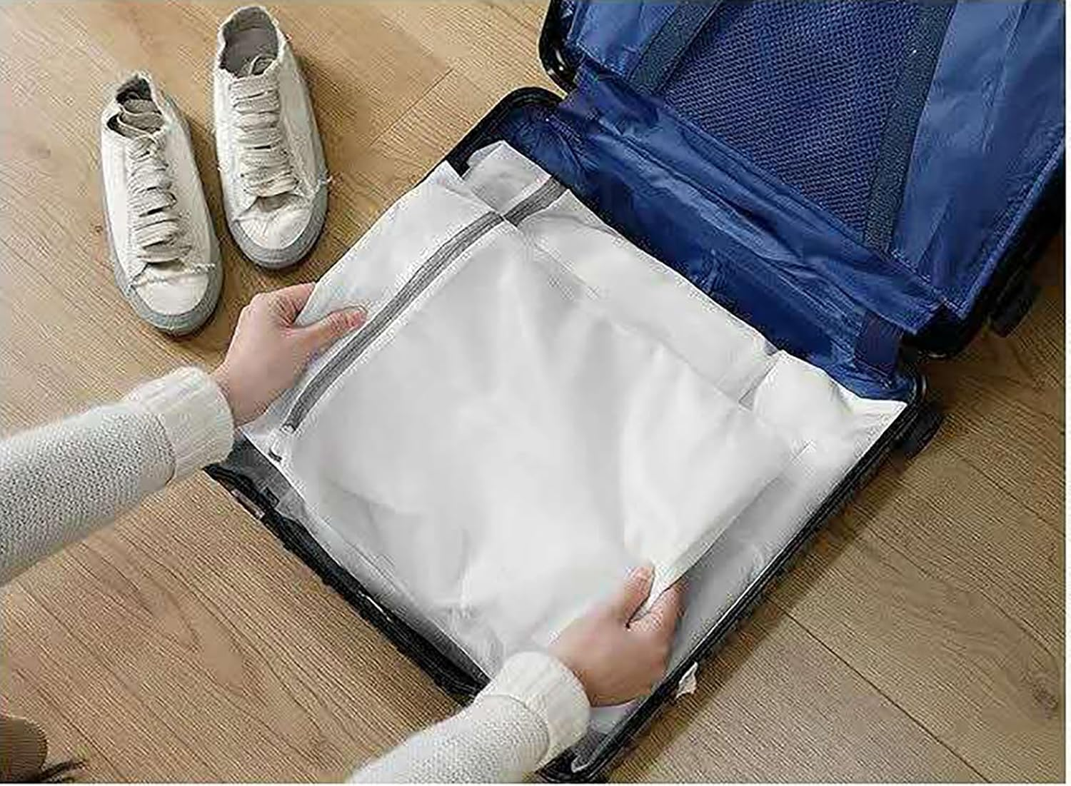 Laundry Bag Set of 3, Light Grey Net Fabric, Large 50X60 Cm, Medium 40X50 Cm, Small 30X40 Cm image number 4