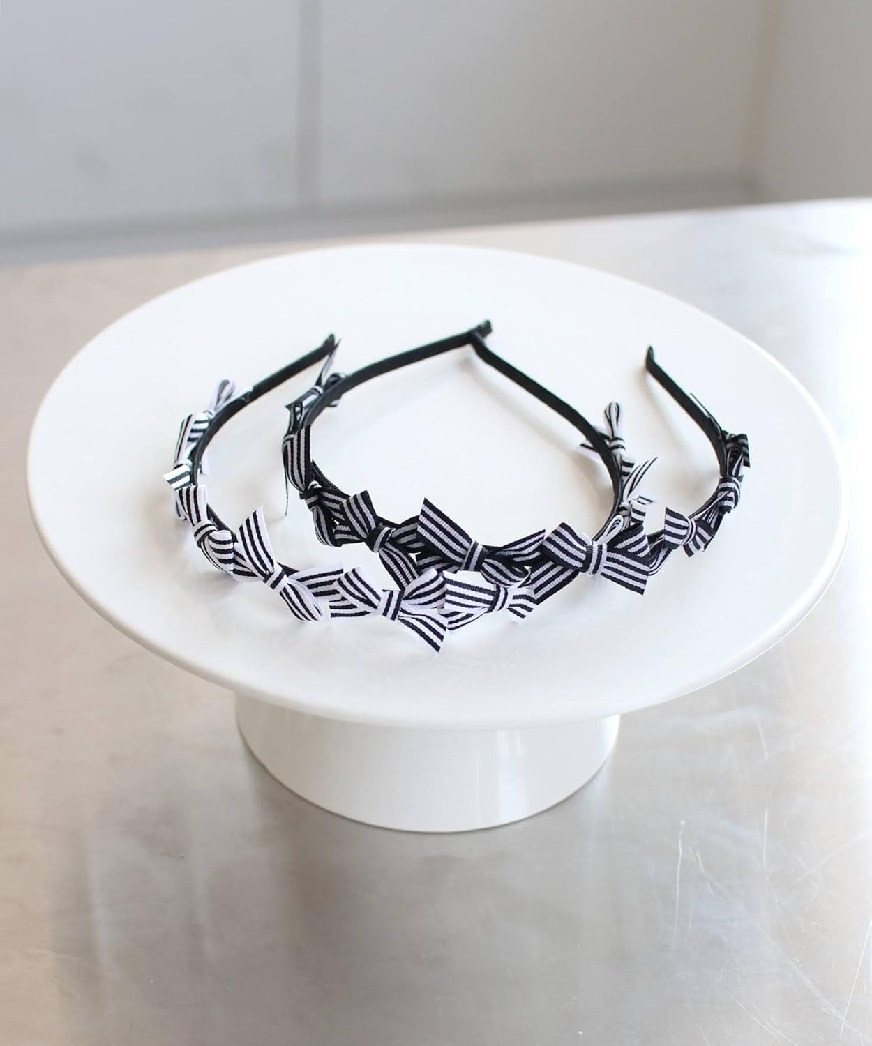 Laura 58252201-WHT Girls' Ribbon, Preppy Striped Headband with One Ribbon Motif Size: 1.4 Inches (3.5 Cm) Diameter, White, リボン1つのモチーフ大きさ:直径3.5Cm - White image number 6