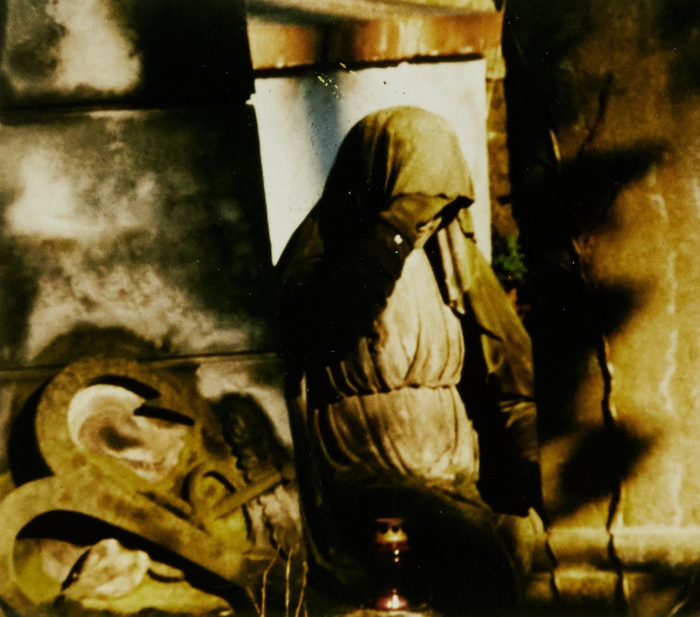 Gold & Red image number 1