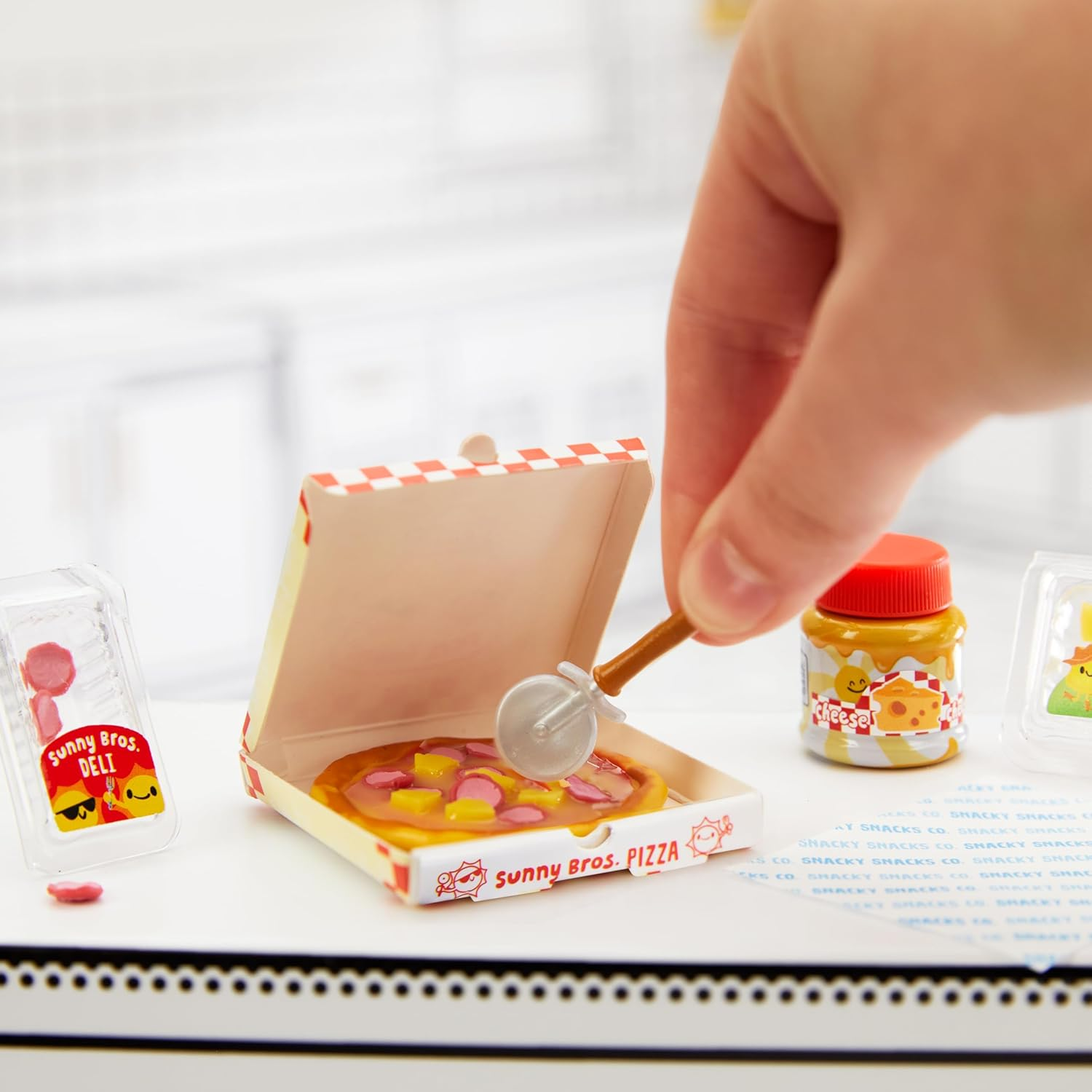 Mga'S Miniverse Make It Mini Food Multipack - DIY Playset with UV Light, Replica Ingredients, and Resin Play - Not Edible - Suitable for Kids Ages 8+