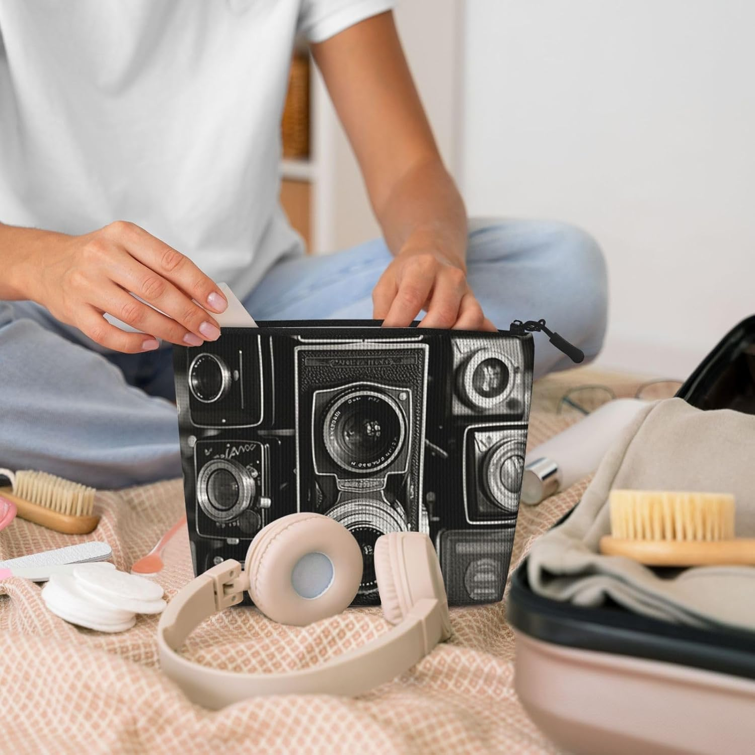 GDSHJKLW Linen Makeup Bag for Women, Waterproof Travel Cosmetic Organizer Lightweight Zipper Travel Toiletry Bag Organizer Vintage Camera Makeup Brushes Storage Bag image number 5