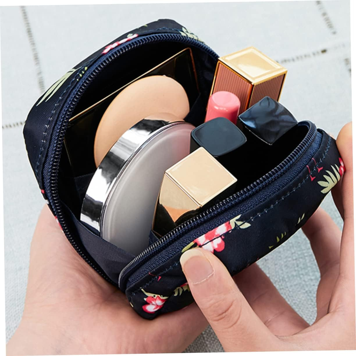 Healvian 2Pcs Sanitary Towel Bag Pouch for Women Travel Coin Purse Outdoor Sanitary Towel Pouch for Travel Carry Bag and Toiletries Storage Random Color