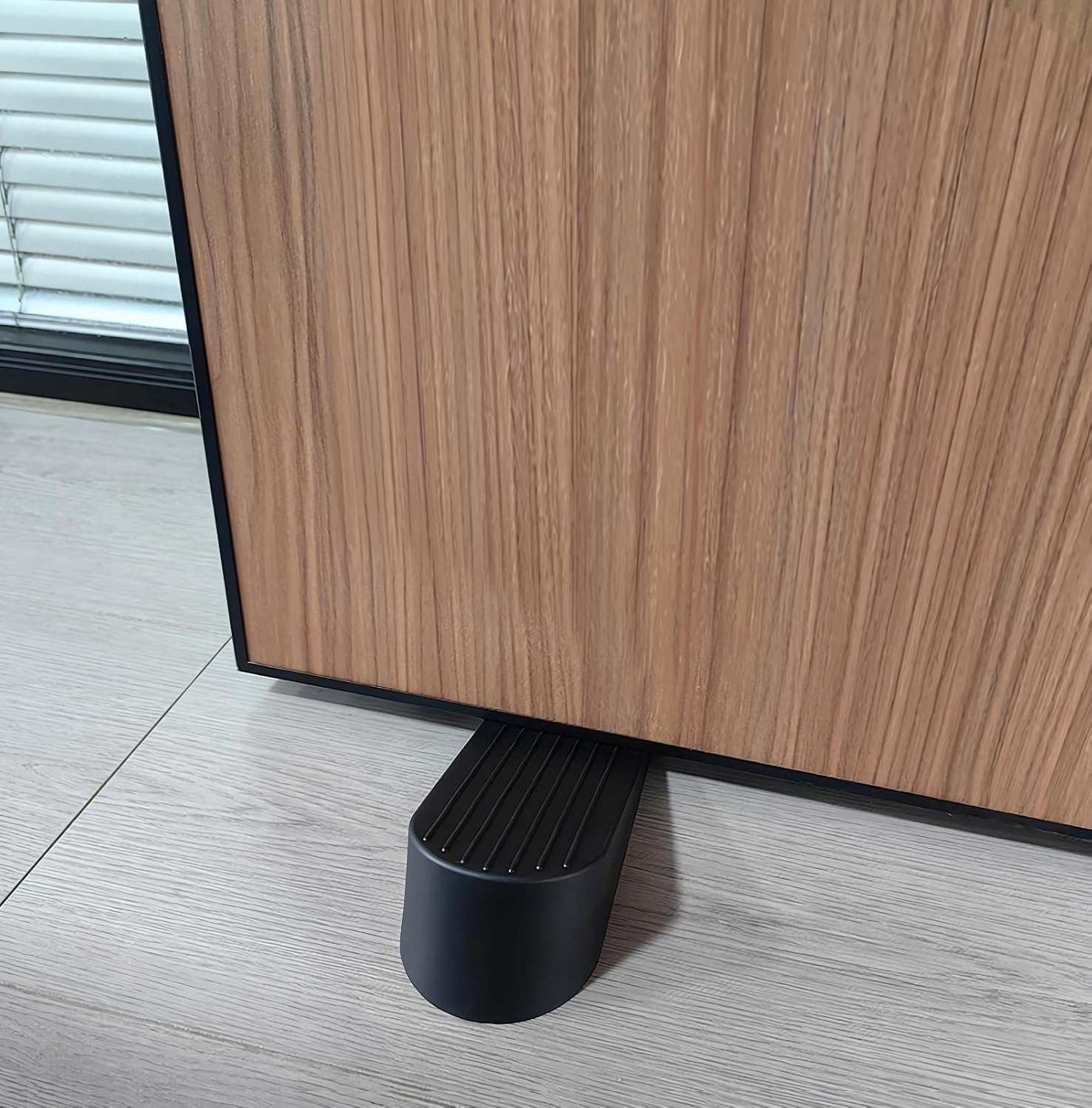 RINGSUN 4-Pack Door Stoppers for Bottom of Door, No-Slip Rubber Door Stopper Door Wedge, Ideal for Floor and Carpet Surfaces image number 2