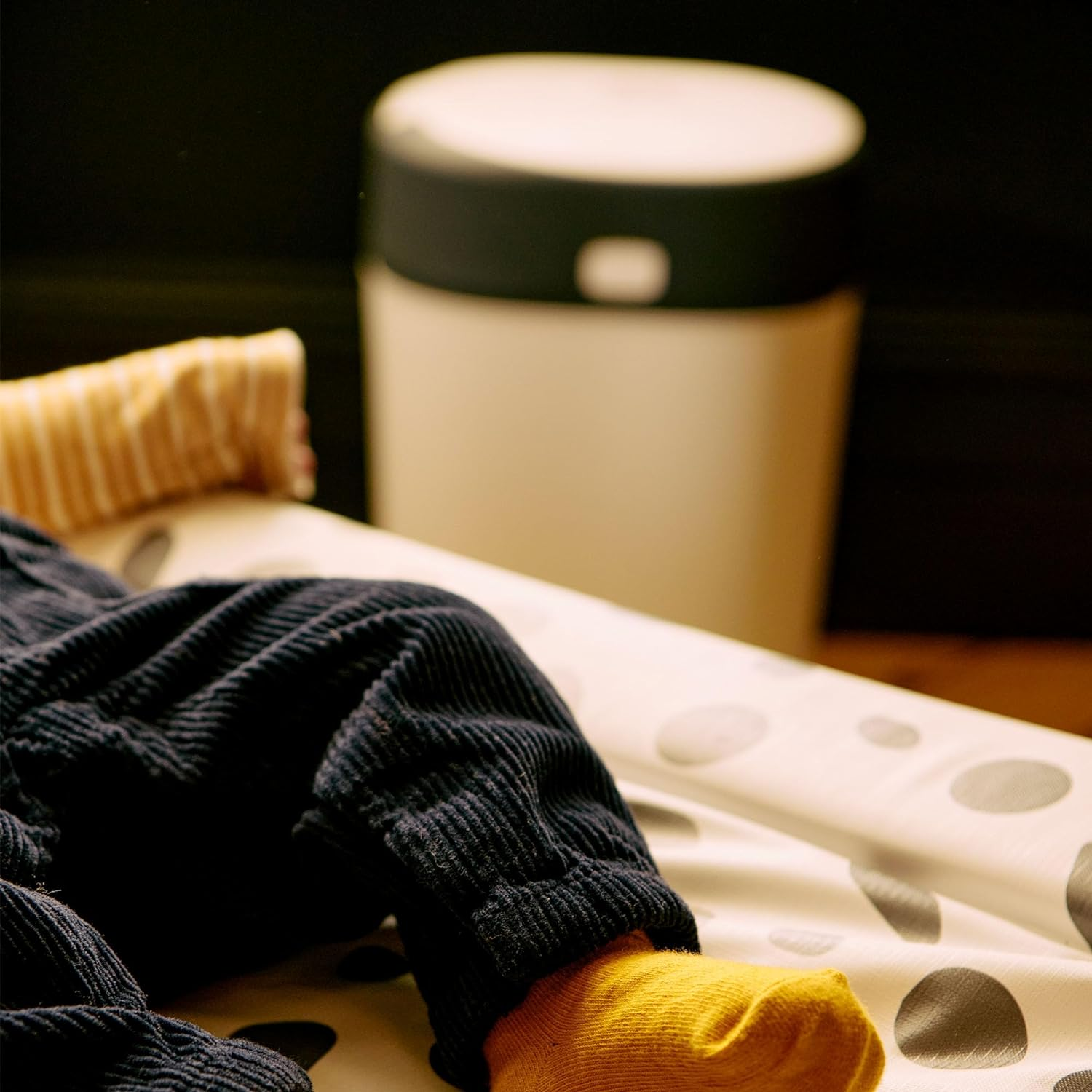 Tommee Tippee Twist and Click Advanced Nappy Bin Original Refill Cassettes, Exclusive Pack of 4, for Easy Refill and Great Value (Pack May Vary) image number 5