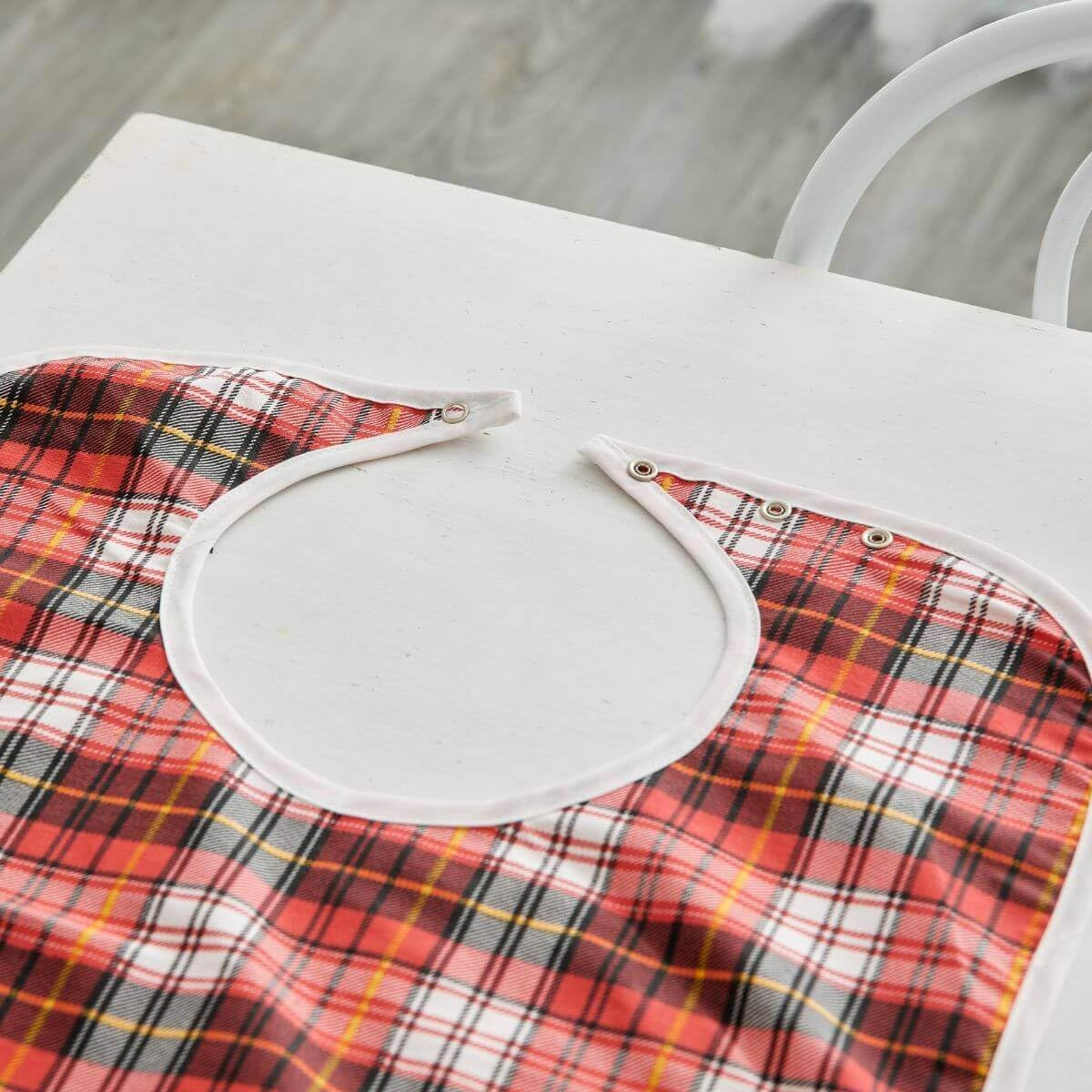 Invizi Waterproof Adult Bibs &ndash; 3 Pack of Reusable Clothing Protectors with Spill Tray, Adjustable Neck, Waterproof Backing & Machine Washable, 90X45Cm image number 4