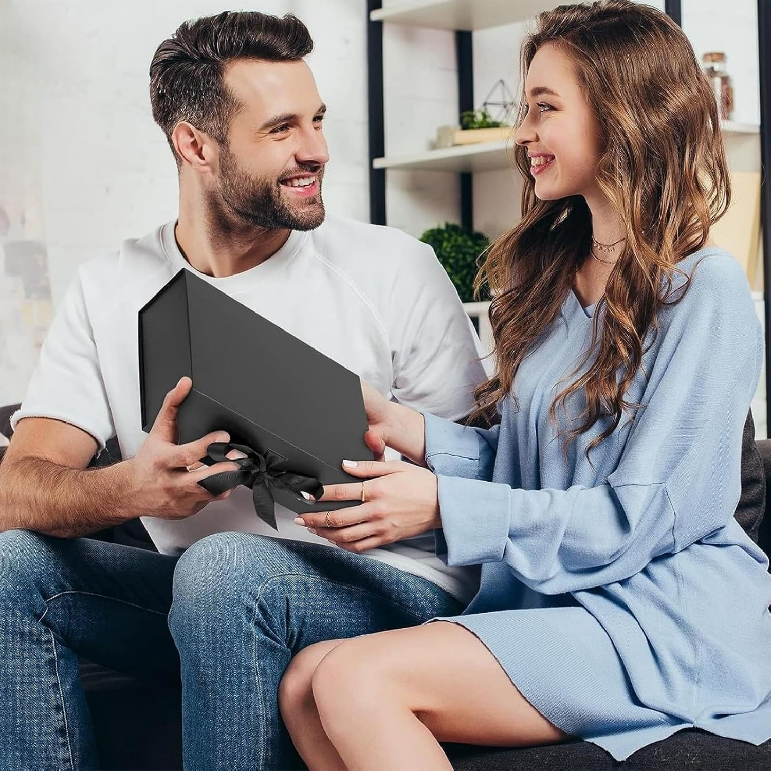 MAIHUO Black Gift Boxs, Magnetic Box with Lid, 22 X 16 X 8.8 Cm Cardstock Gifts Box,With Ribbon and Rose Card image number 4